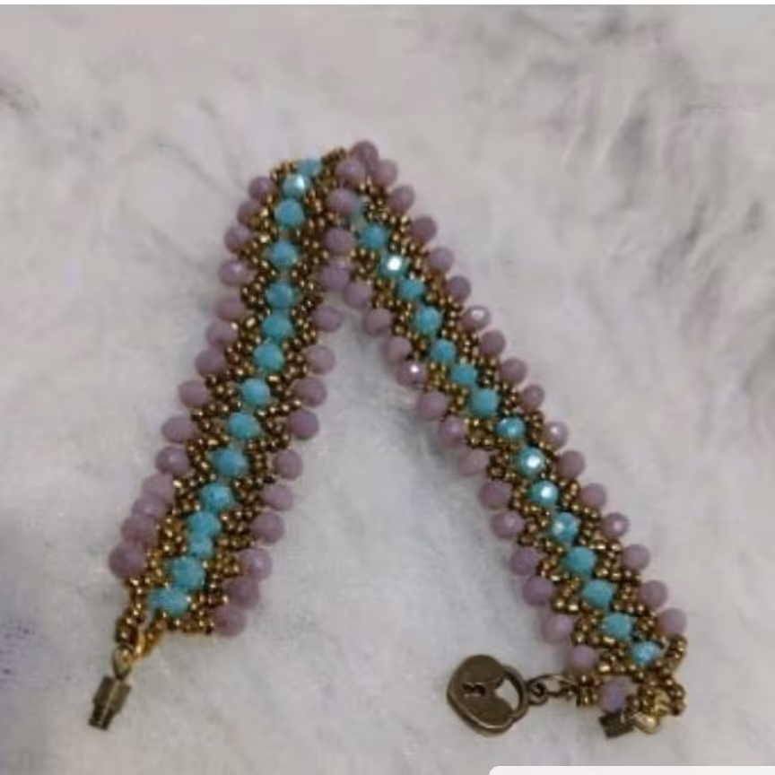 دستبند دست ساز کار شده با سنگ های کریستالی درجه یک