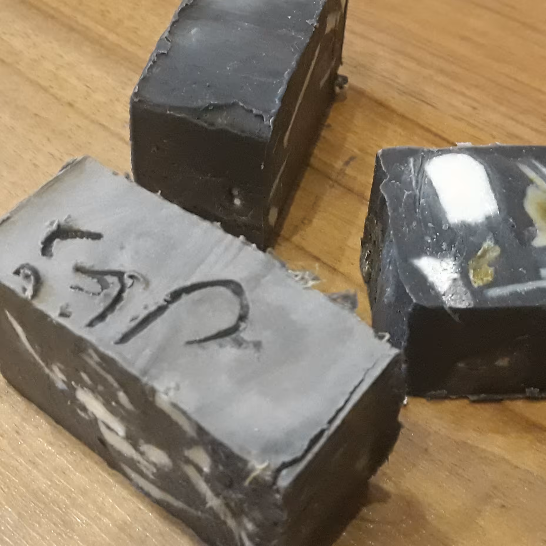 صابون ذغال و هفت روغن طبیعی