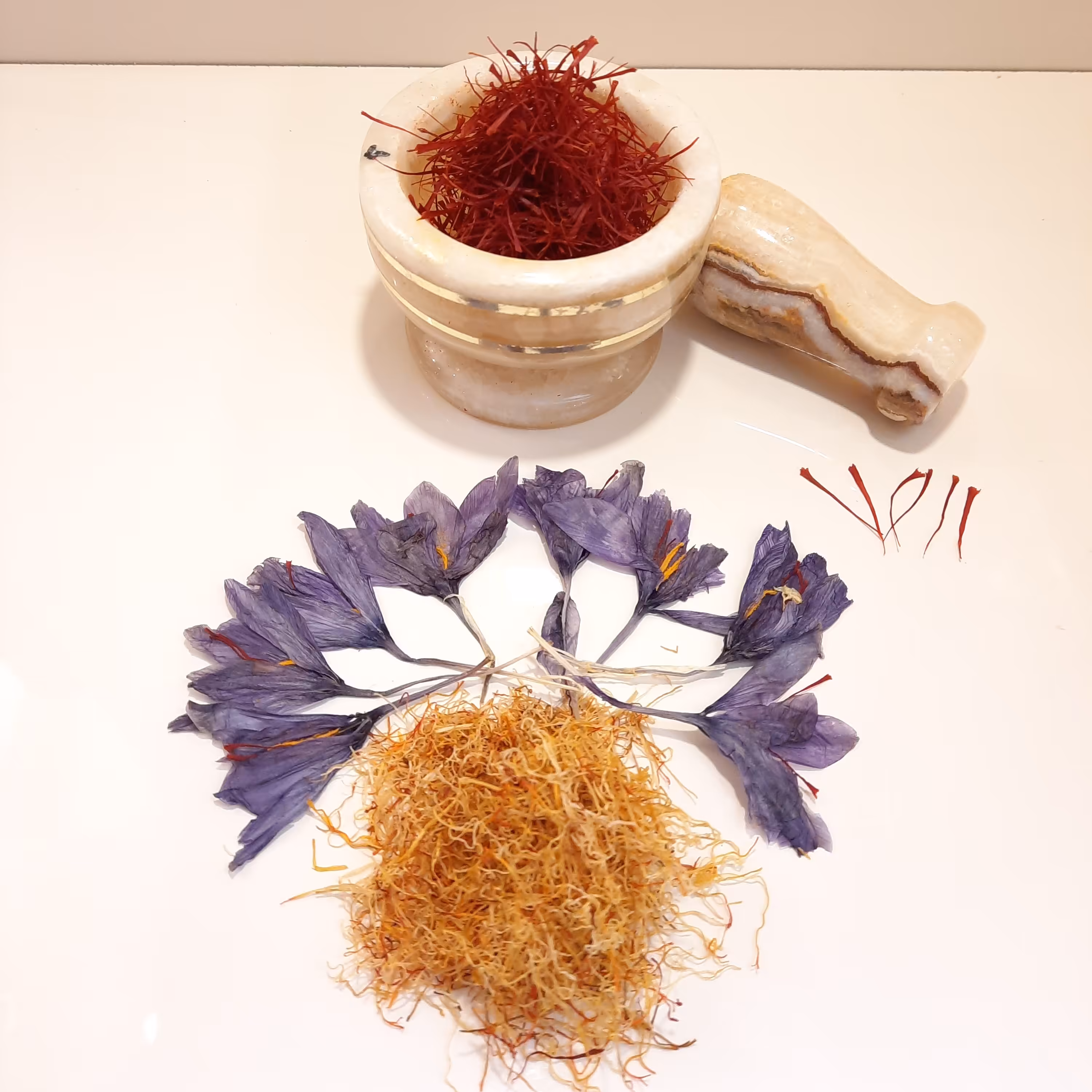 زعفران سوپر نگین اتویی صادراتی رضوان یک گرمی ظرف آذین