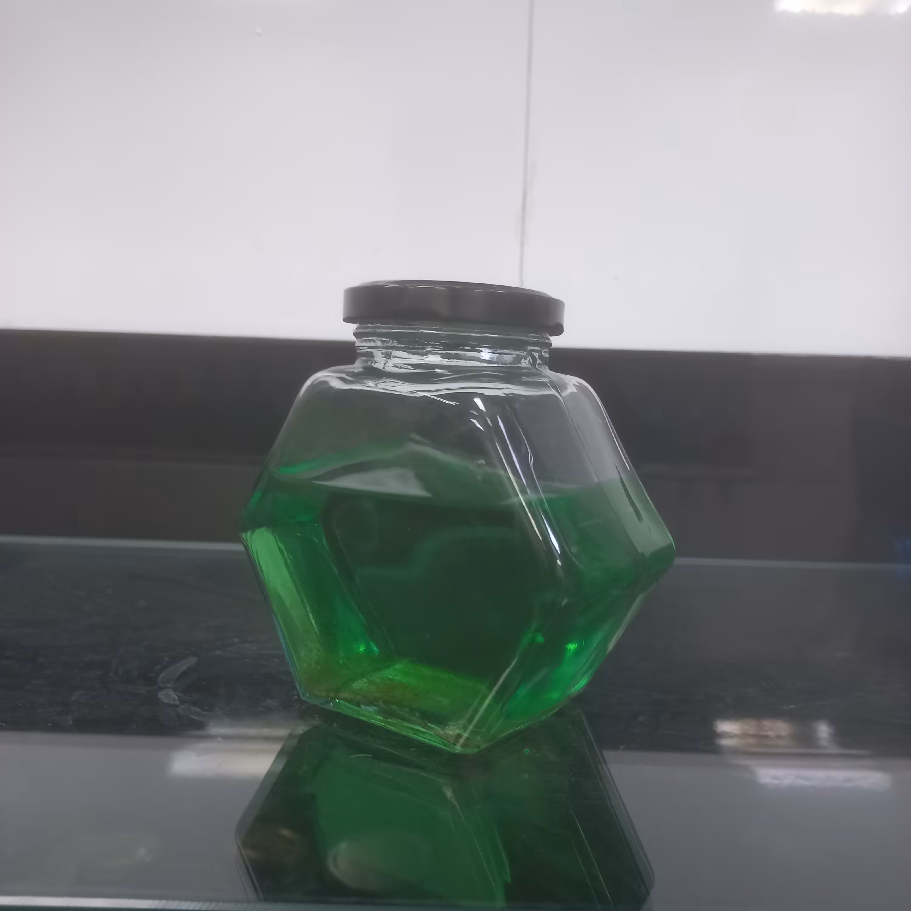 جار  6 گوش کندو 500 گرمی درب فلزی 58 در  سه سایز