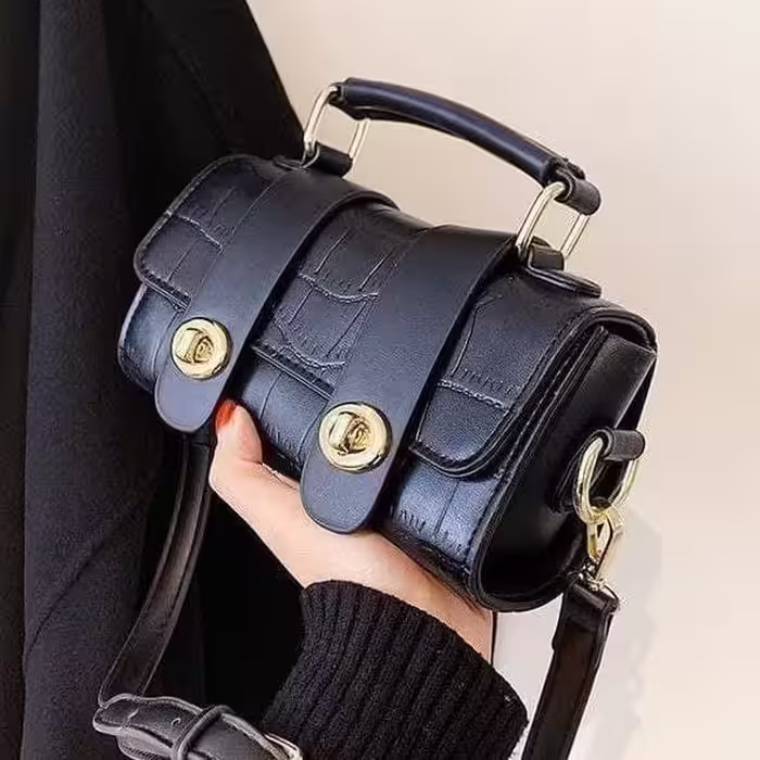 کیف دوشی زنانه با چرم طبیعی ودست دوز کد 5414