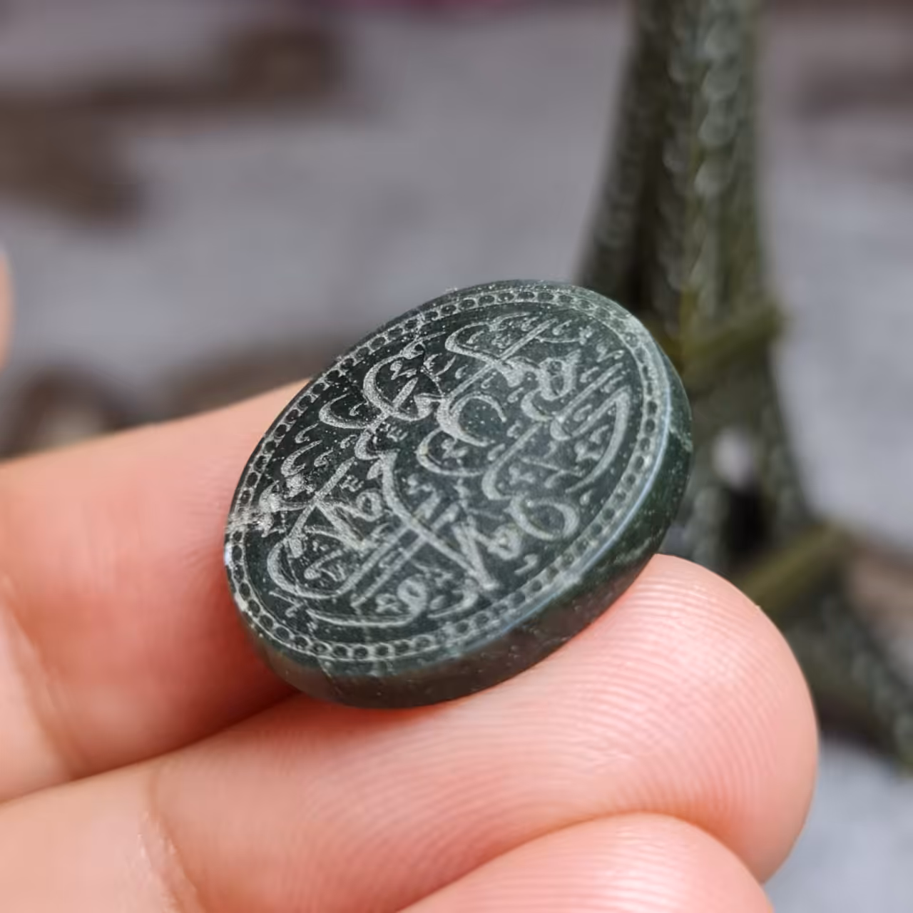  نگین فوق العاده زیبای یشم خراسانی اصل معدنی با خط دست
کد  24719