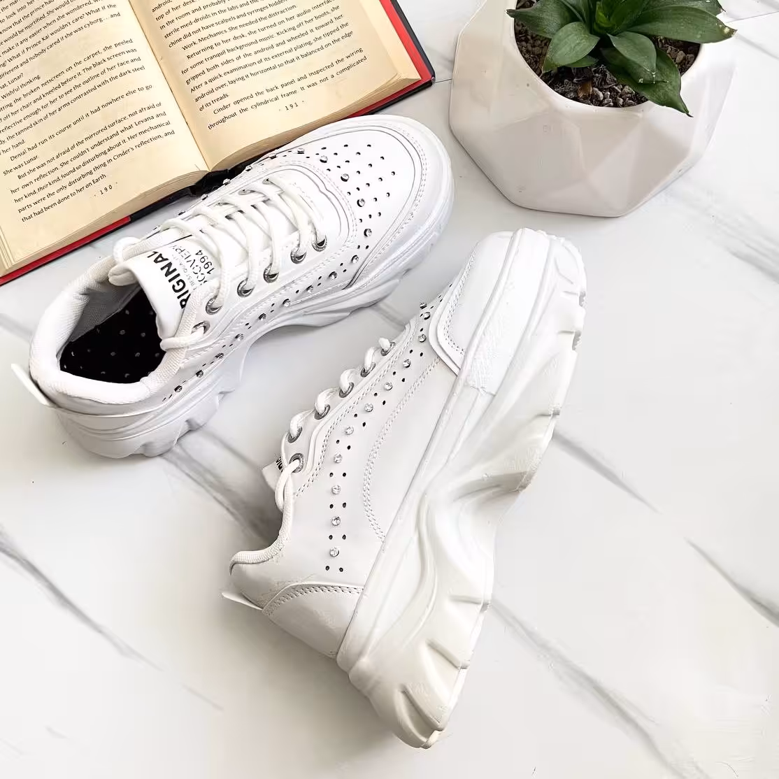 کتونی نگین دار لژ 6 سانت زیره پیو رنگ سفید ، ارسال رایگان