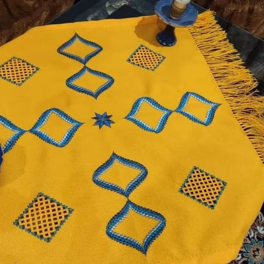 رومیزی دست دوز خامه دوزی شده 