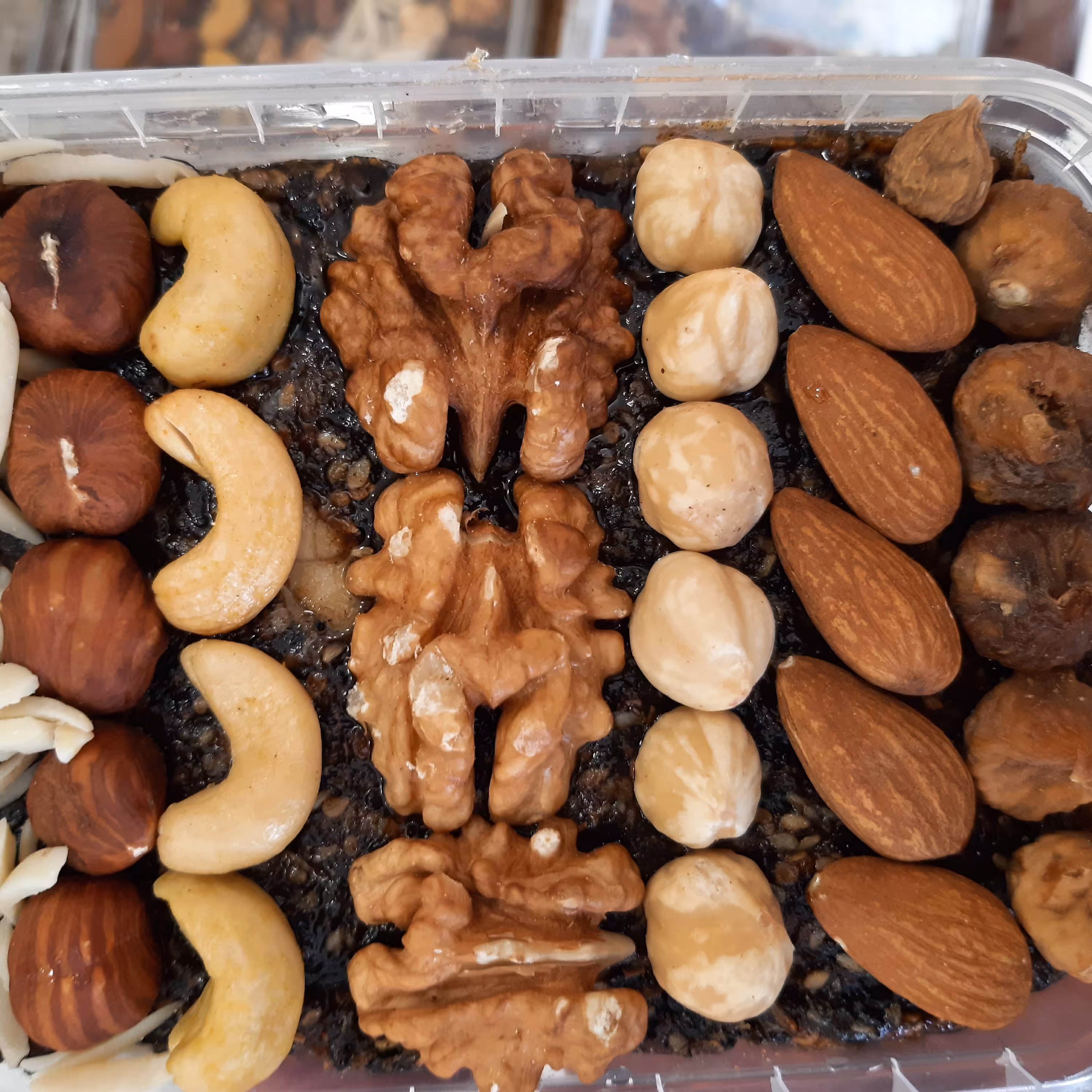 معجون چهار مغز با کنجد سیاه