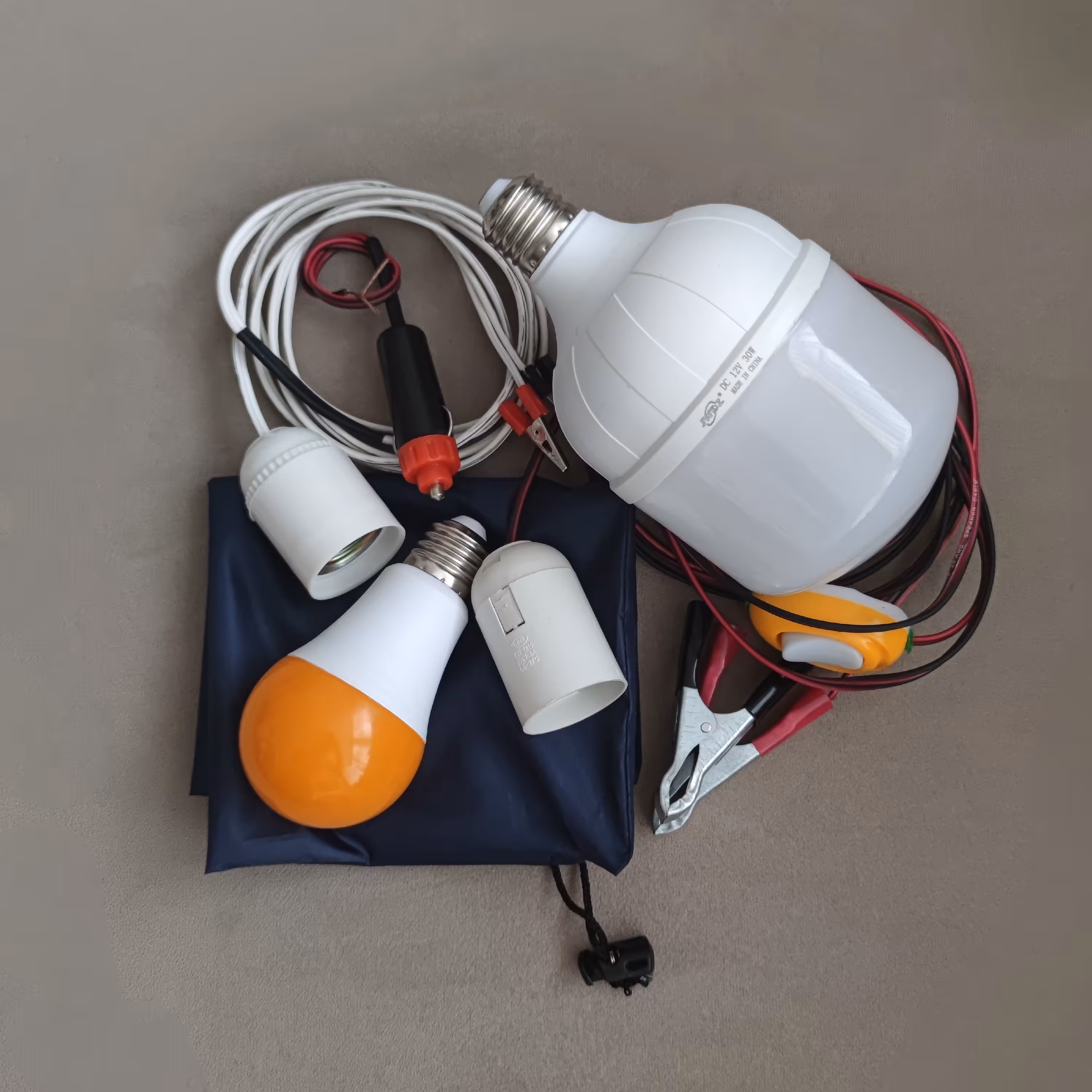 چراغ سیار 12 ولت شش تیکه مخصوص کمپینگ و مسافرت دو لامپ سفید و زرد پک کامل و کاربردی