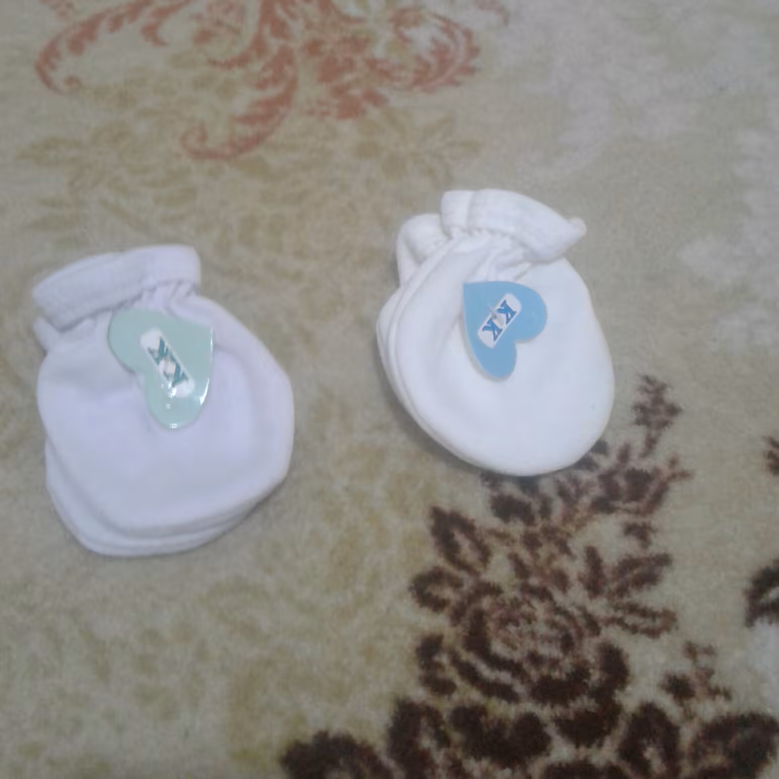 کد100 - دستکش نوزادی -دستکش سفید بچه گانه - دستکش بچه گانه - دستکش کودک - سیسمونی نوزاد