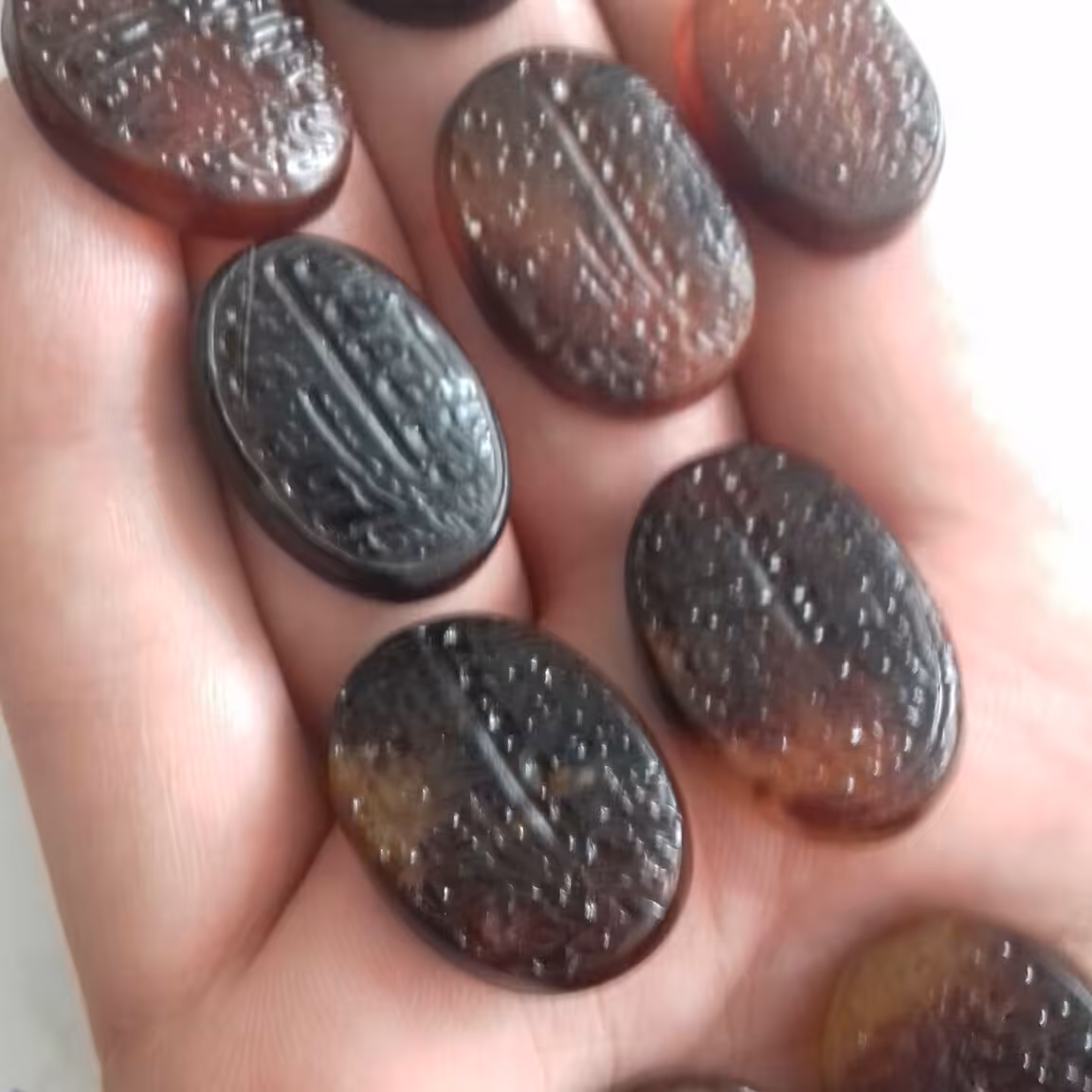 پک 9 تایی عقیق خراسان کاملا طبیعی تراش و حکاکی دست سوره توحید ومن یتق الله