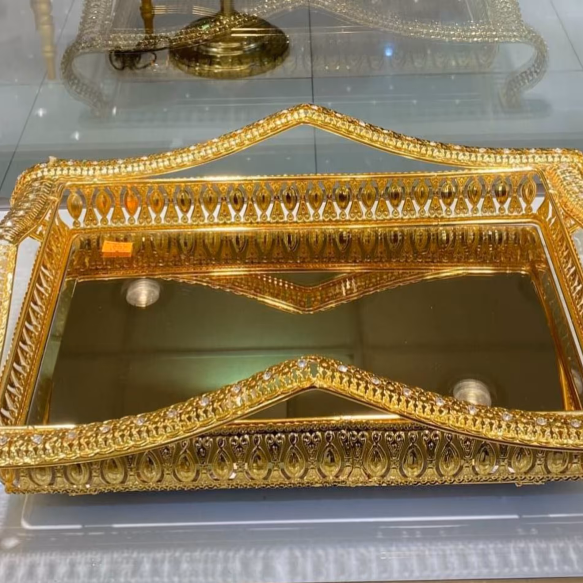 سینی های دور ،نگین طلایی 