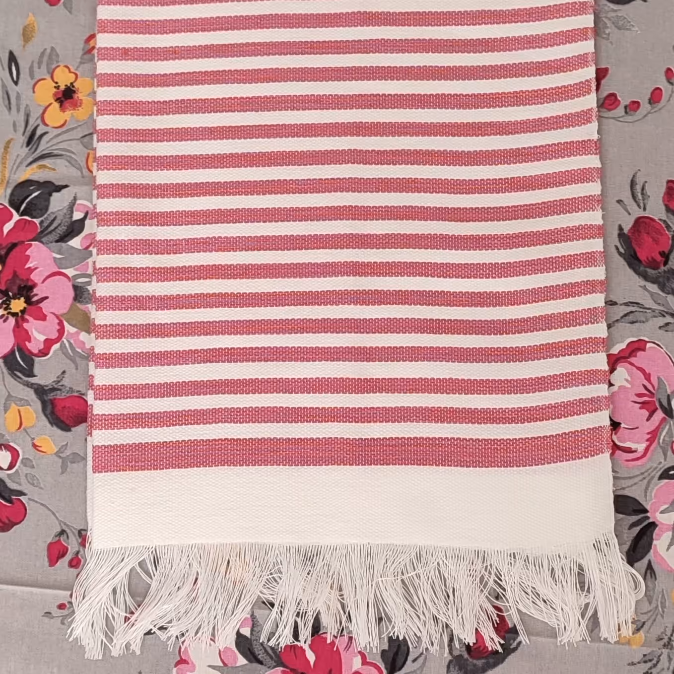 حوله نخی دستبافت طرح 2