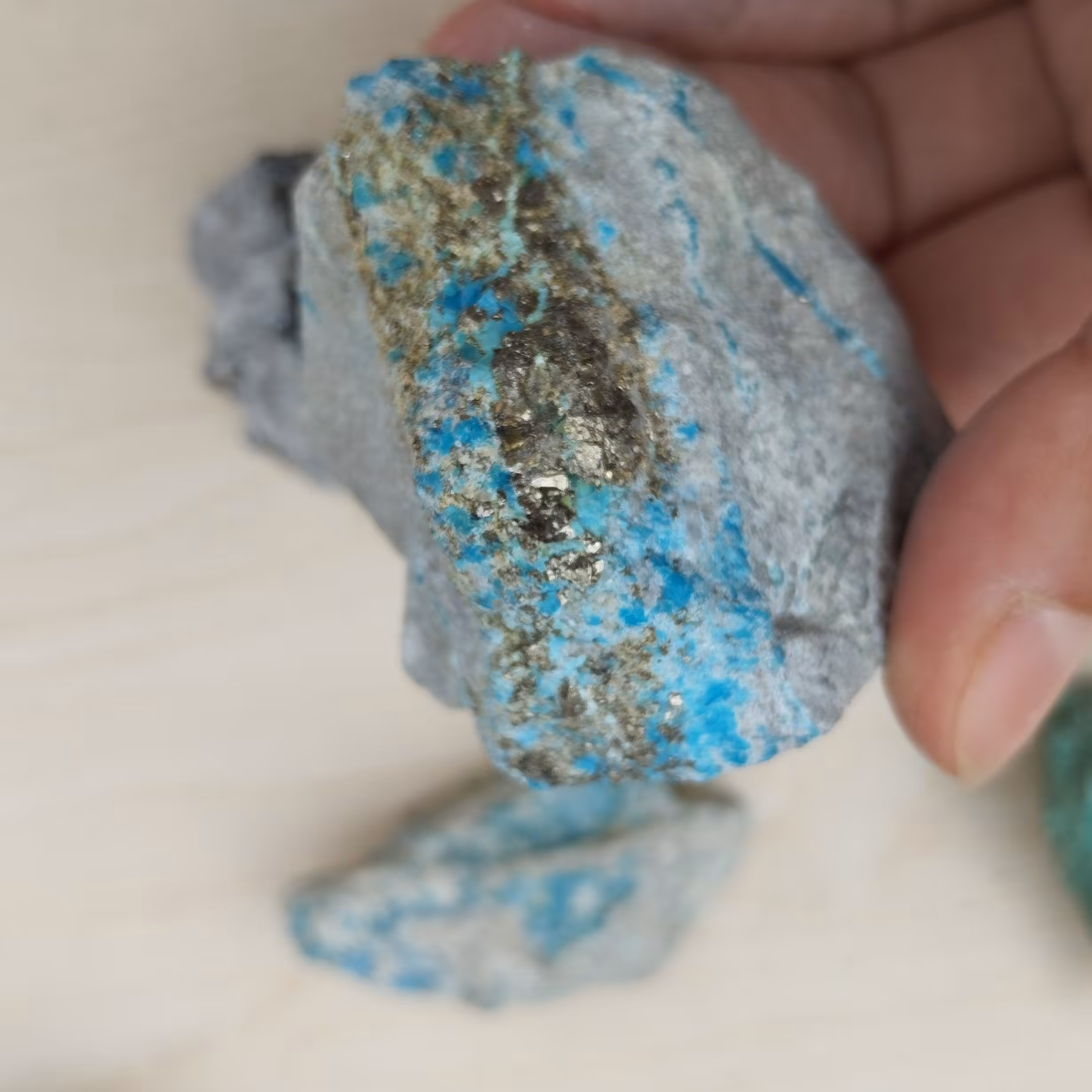  سنگ فیروزه با پیریت طلایی  معدنی و اصل کلکسیونی و کمیاب با خواص بسیار سنگ فیروزه