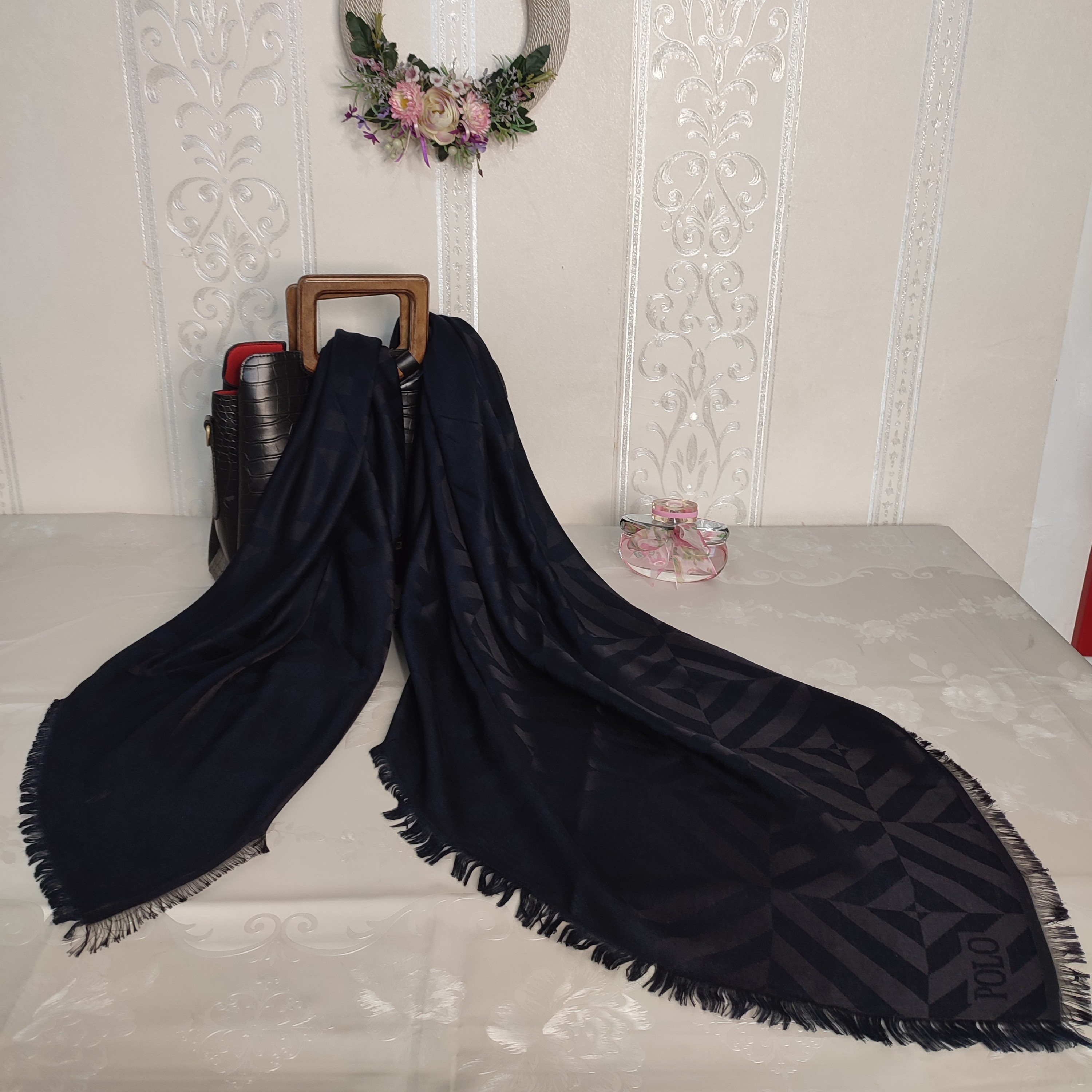 روسری بامبو مشکی سایز 140 باتخفیف ویژه محرم