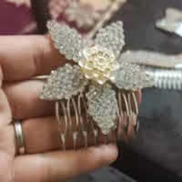 شانه مو دخترانه پنج برگ ساخته شده با سنگ براق 