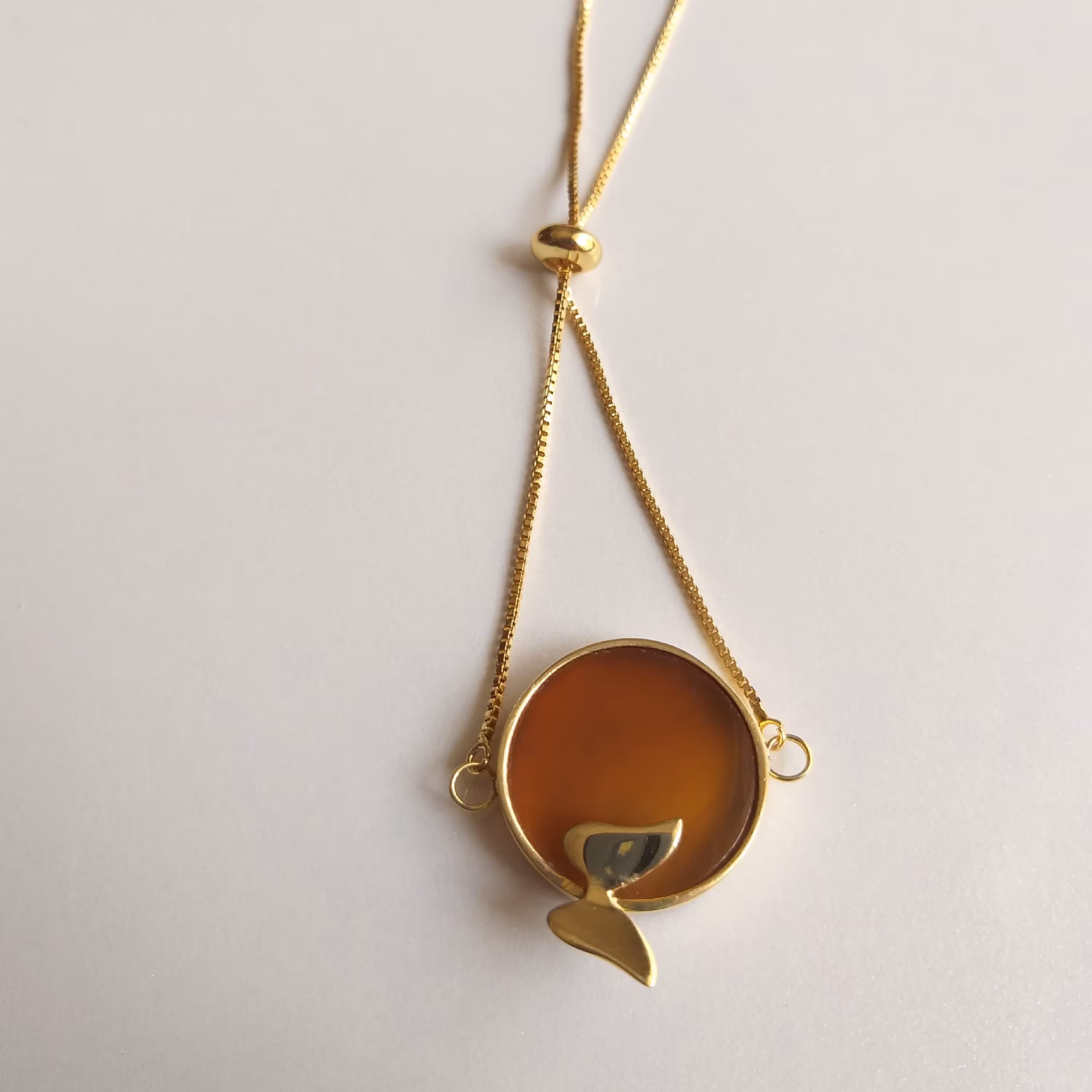 دستبند سنگ  عقیق  ، فریم و زنجیر استیل رنگ ثابت ، مدل پروانه ای 