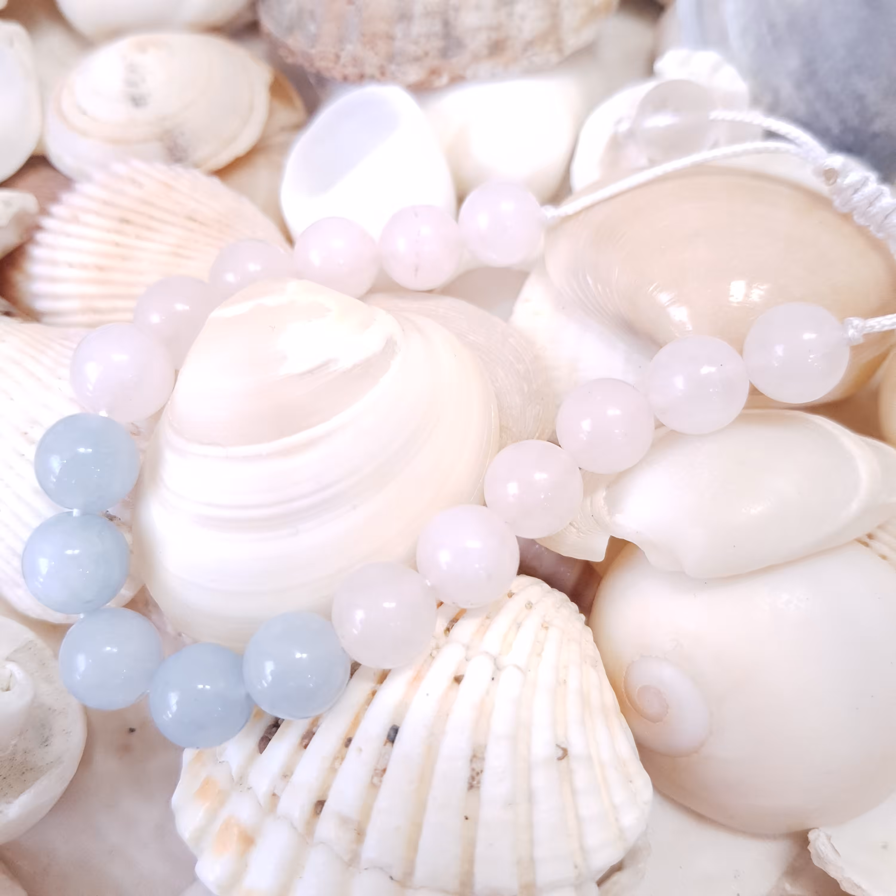 دستبند سنگ رز کوارتز و آکوامارین