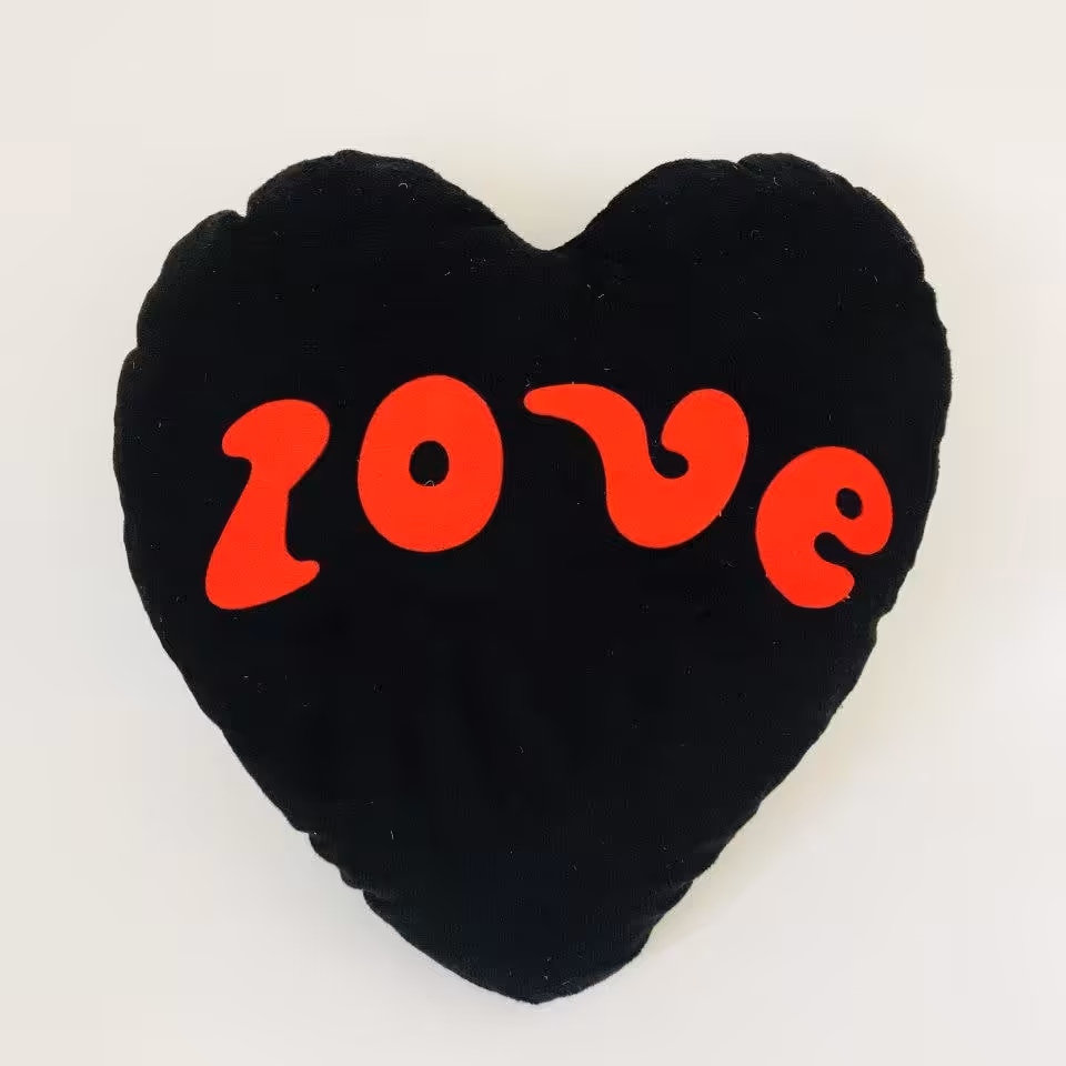 بالش عروسکی و  فانتزی لاو قلبی مشکی