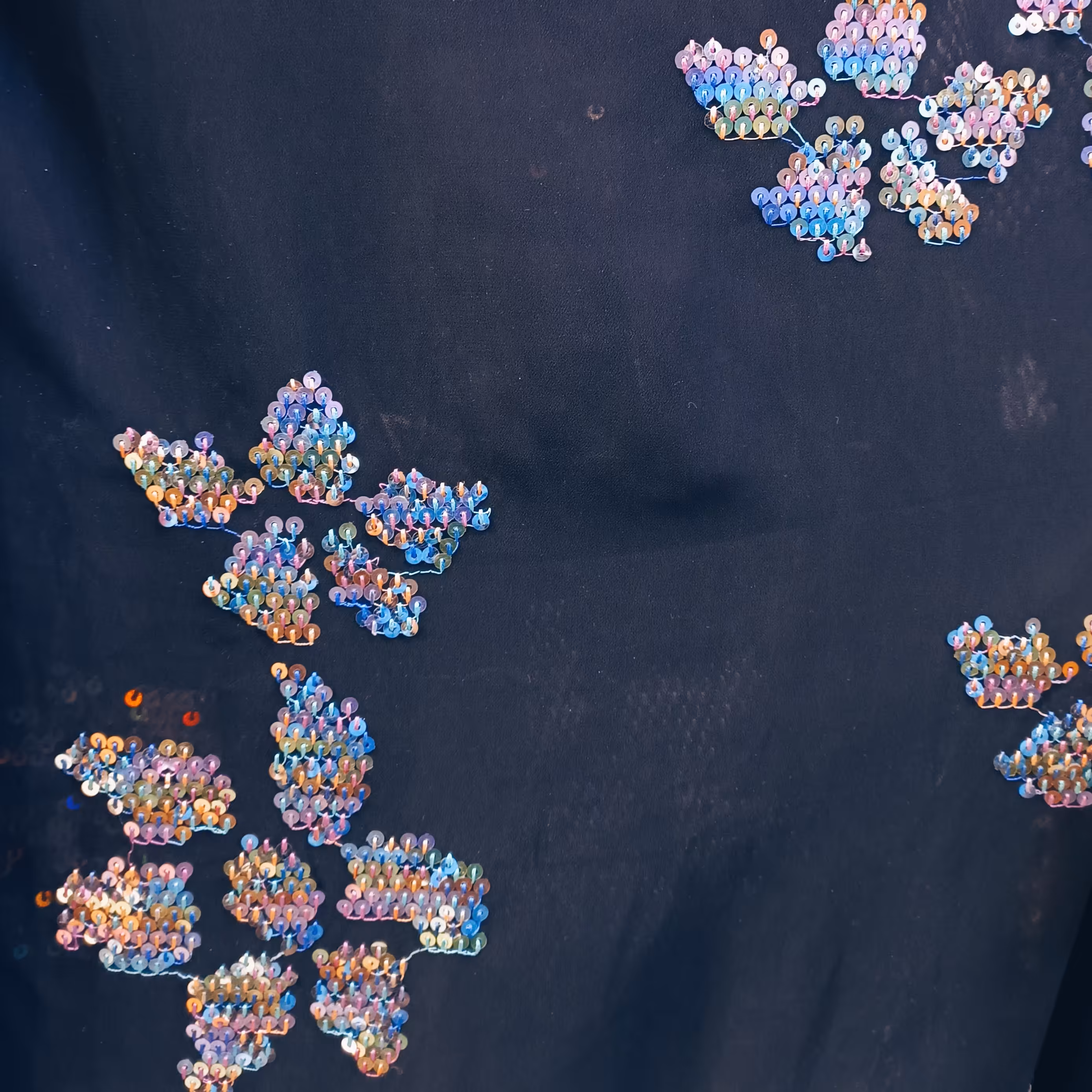 حریر مشکی پولک دوز شده