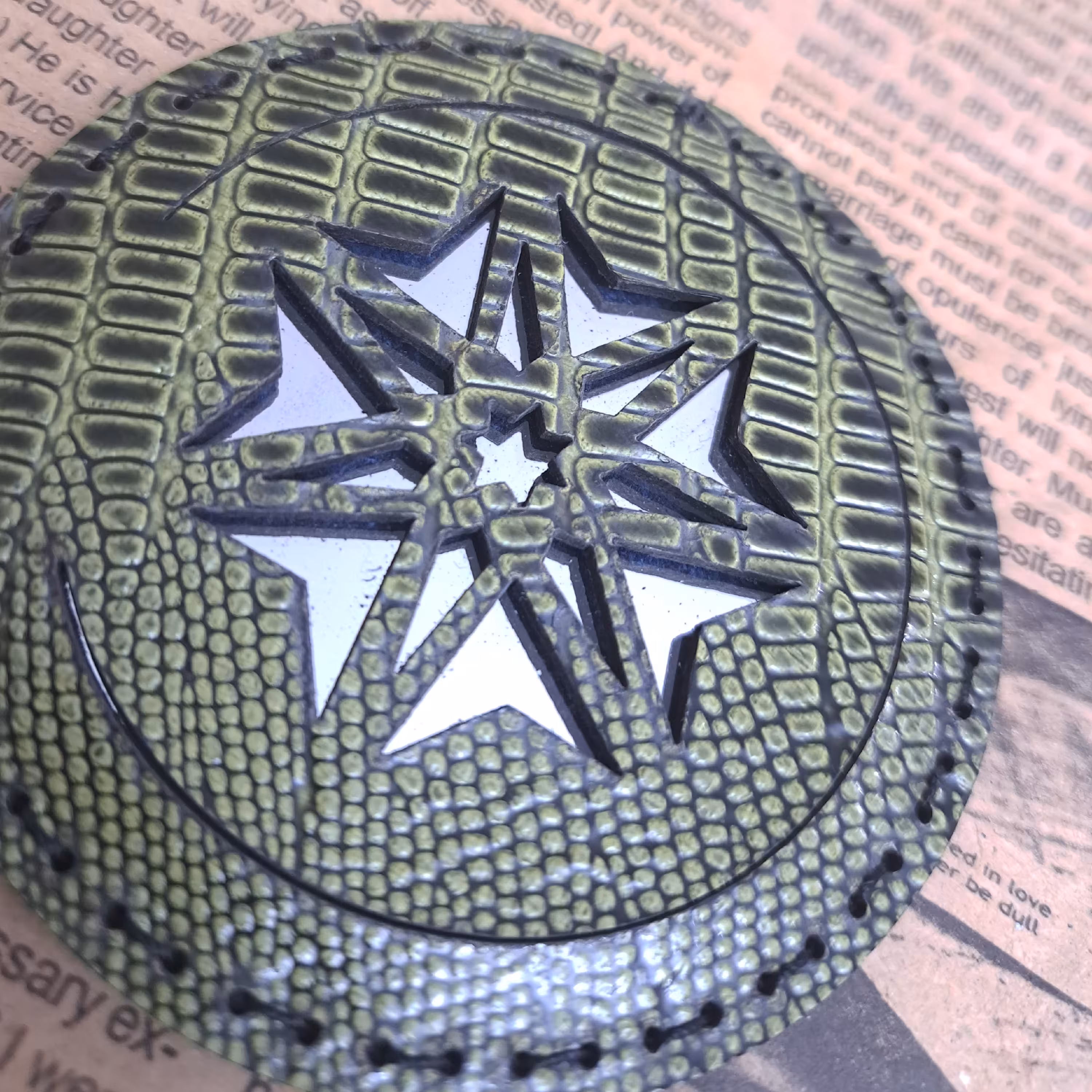 آینه دستی  چرم طبیعی ورنی دستدوز