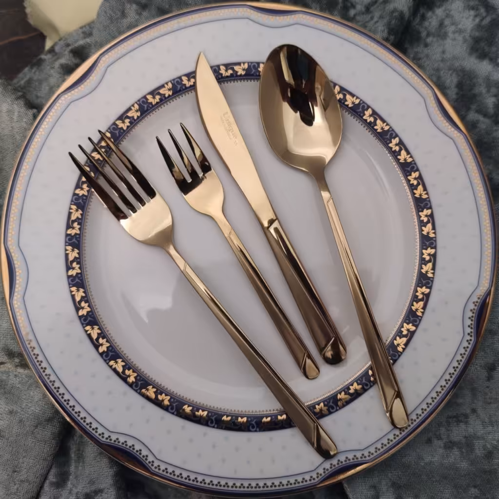 سرویس قاشق وچنگال 24 نفره ناخنی  طلایی یونیک