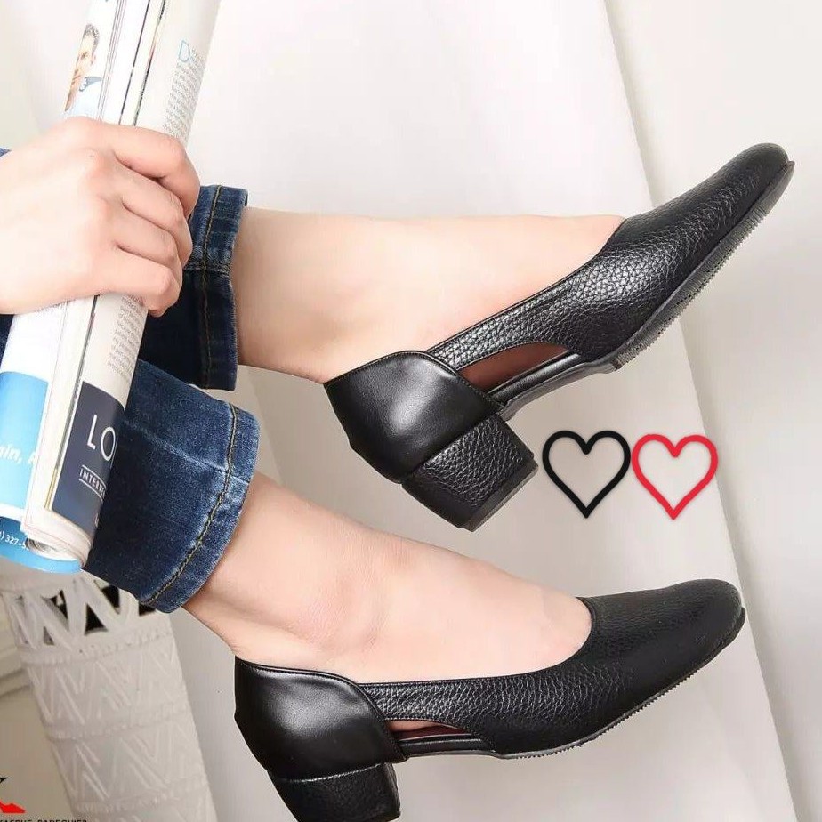 کفش کد33
رنگ مشکی عسلی ویزون کرم نسکافه ای
اندازه پاشنه 3cm
سایز 37تا42
