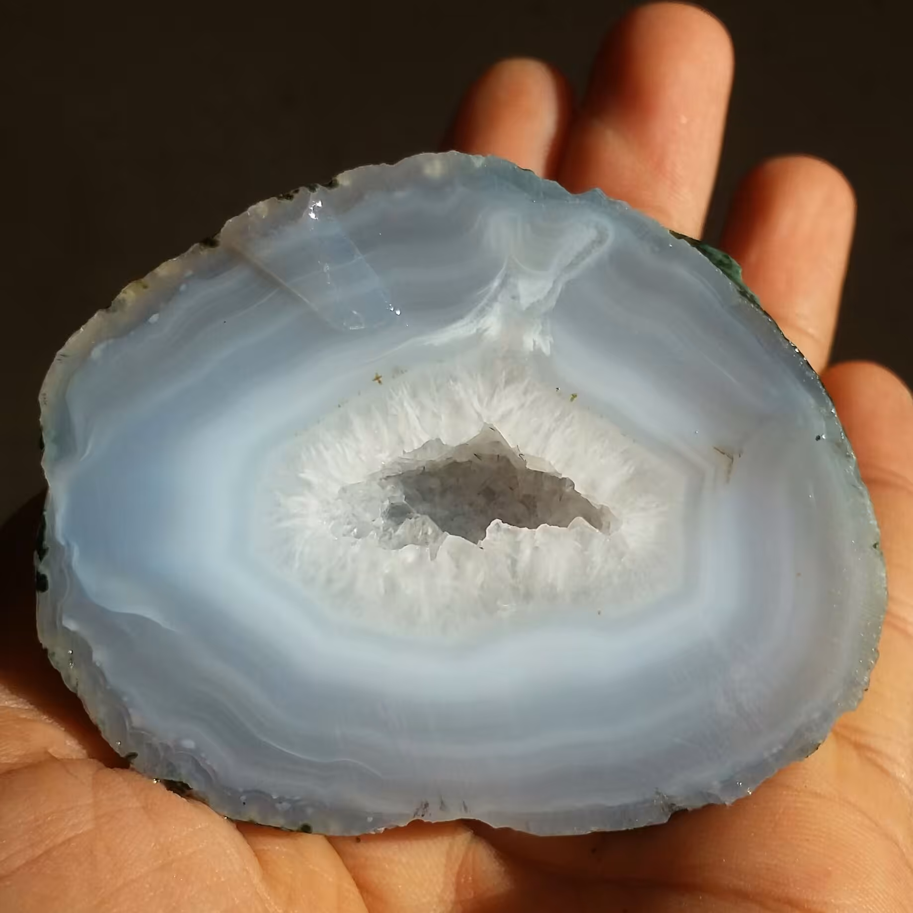 اسلایس سنگ راف عقیق سلیمانی 3بعدی توخالی پر بلور خارق العاده زیبا  محشر 100 در 100 طبیعی شاهکار خلقت بی نظیر
 کد 9997