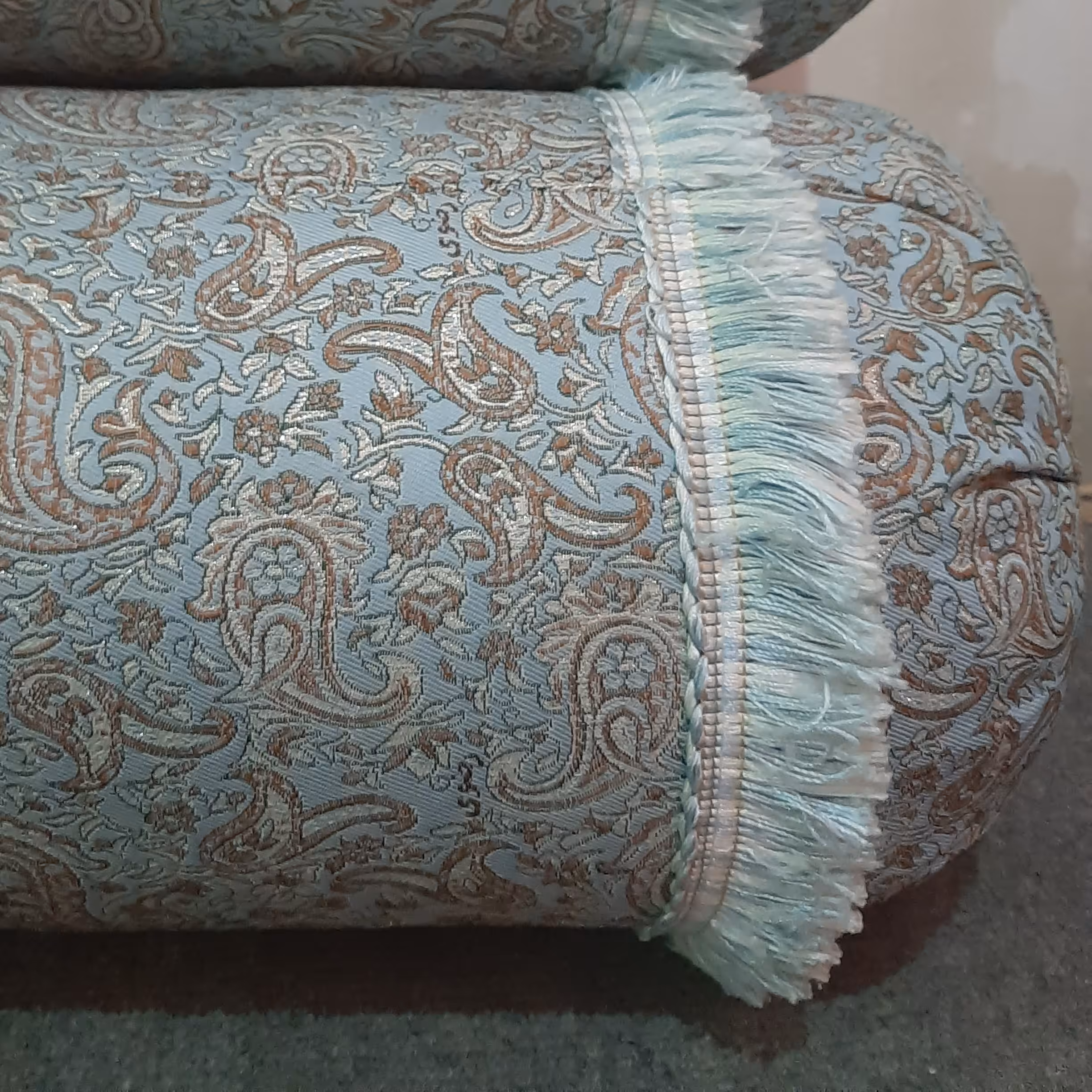 پشتی لوله ای جنس رویه ترمه  یزد 