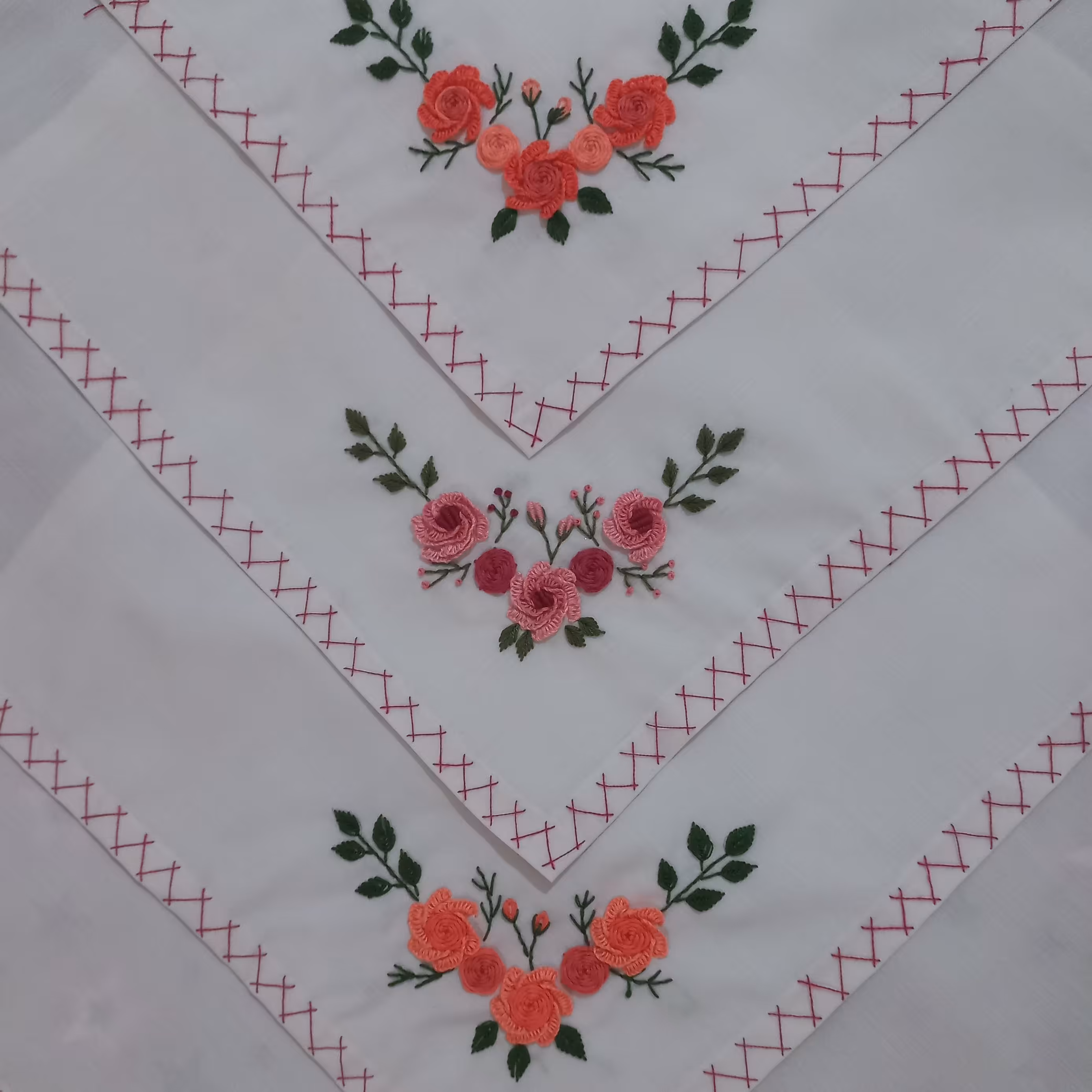 دستمال عروس گلدوزی شده با دست سایز   40 در 40 پک 3 عددی