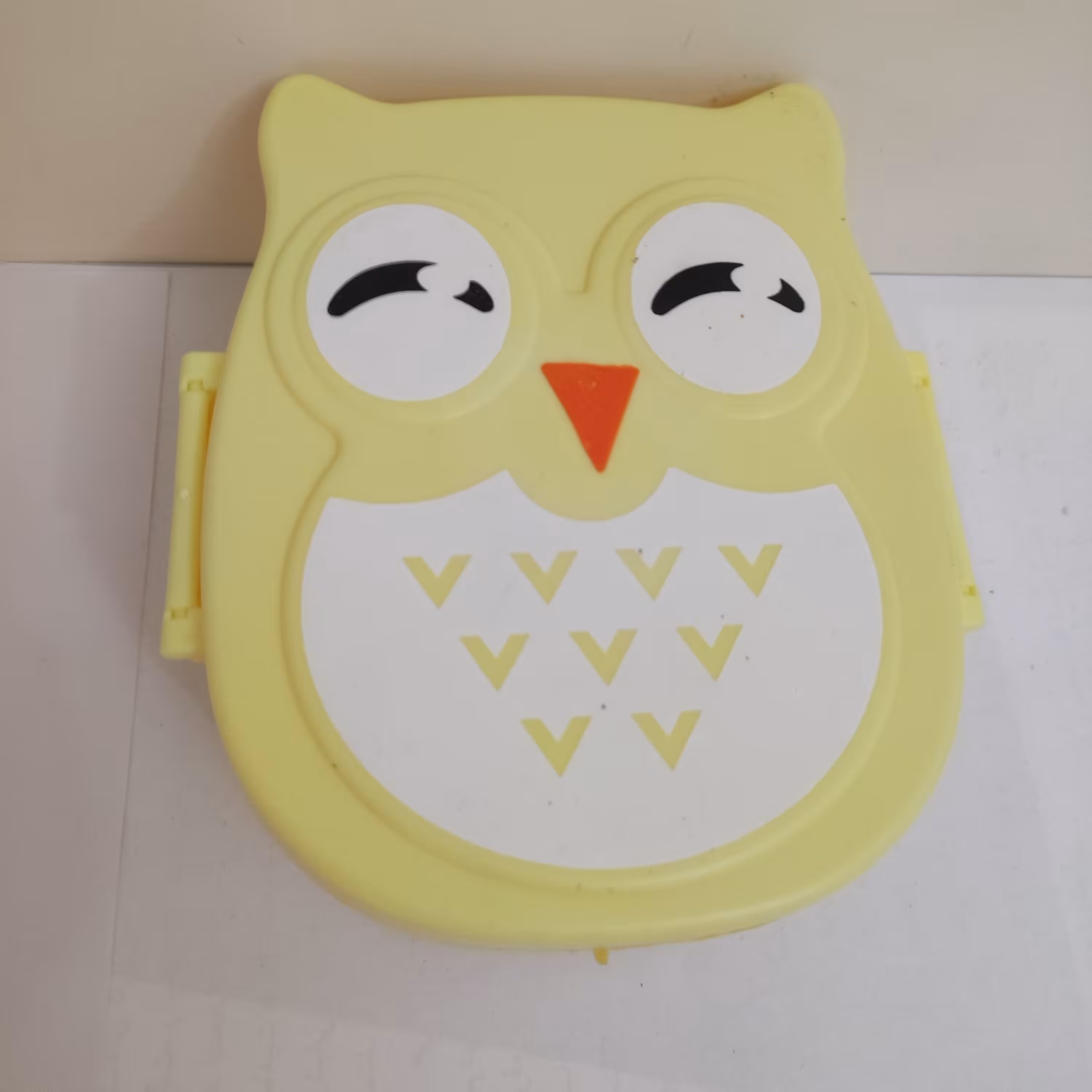 ظرف غذای کودک طرح زرد رنگ بنفش جنس پلاستیک