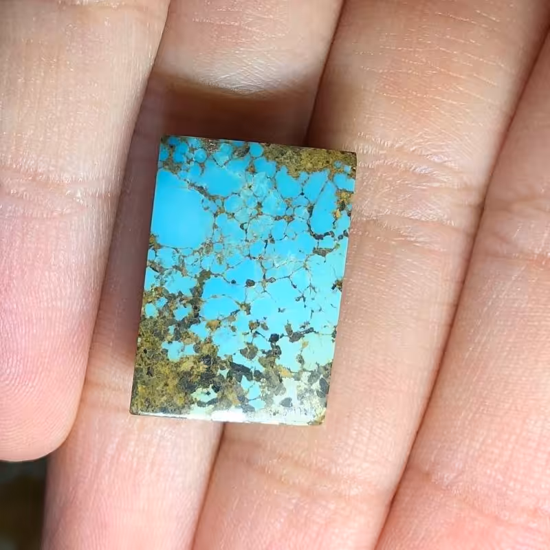 نگین فیروزه نیشابوری بسیار خاص و منحصر به فرد با طرح و برس مستطیلی شکل زیبا سایز مدالی صد در صد طبیعی کد 207