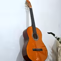 گیتار c70 طرح گیتار یاماها همراه با سافت کیس ضد ضربه رایگان و مضراب رایگان