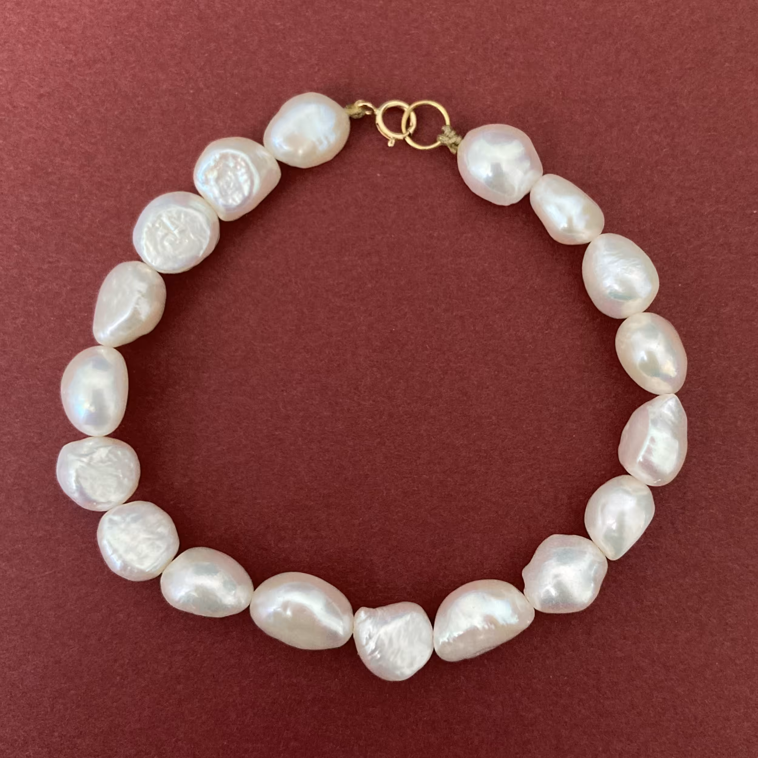 دستبند طلا و مروارید ساده باروک سفید پرورشی ( قفل طلا)