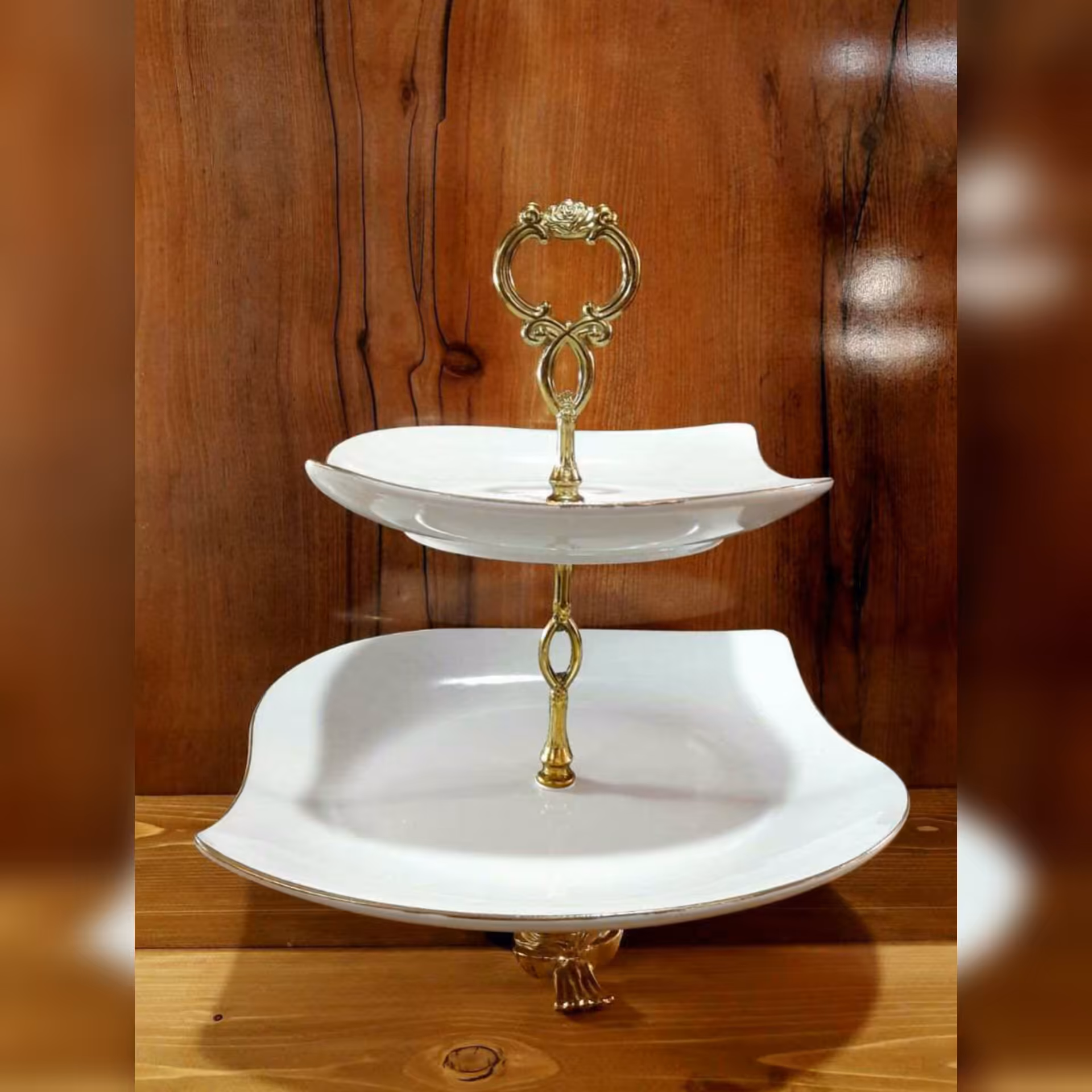 شیرینی خوری دو طبقه پایه دار مدل شیوا خط طلا 