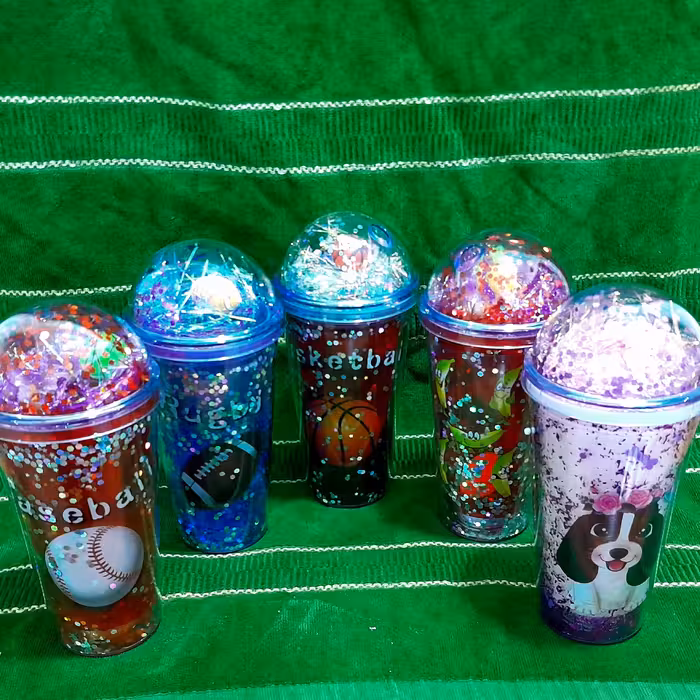 لیوان اسموتی طرح توپ بازی چراغدار مدل6 در5رنگ سبز.زرد.بنفش.قرمز ابی همراه با نی