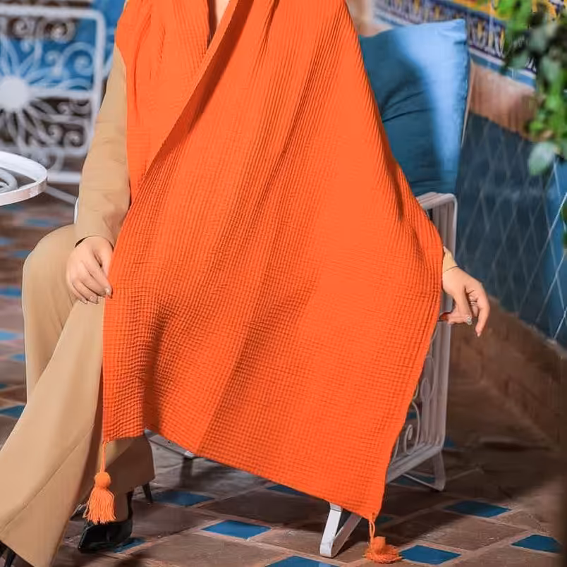 شال موهر پلیسه چهارخونه پم پم دار بسیار لطیف و سبک و گرم لب ترکی و دوخت قواره 200در 80