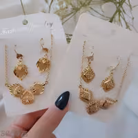 نیم ست زنانه طرح طلا.برند fashion.دوام رنگ بالا.کیفیت خوب.گردنی + گوشواره.214‌.
