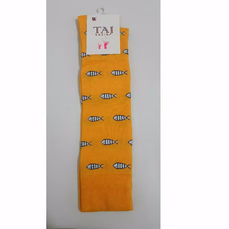 جوراب بلند زیرزانو رنگ زردنارنجی طرح ماهی نخی نرم و راحت مارک تاج ایرانی بلندی از پاشنه 35 سانت