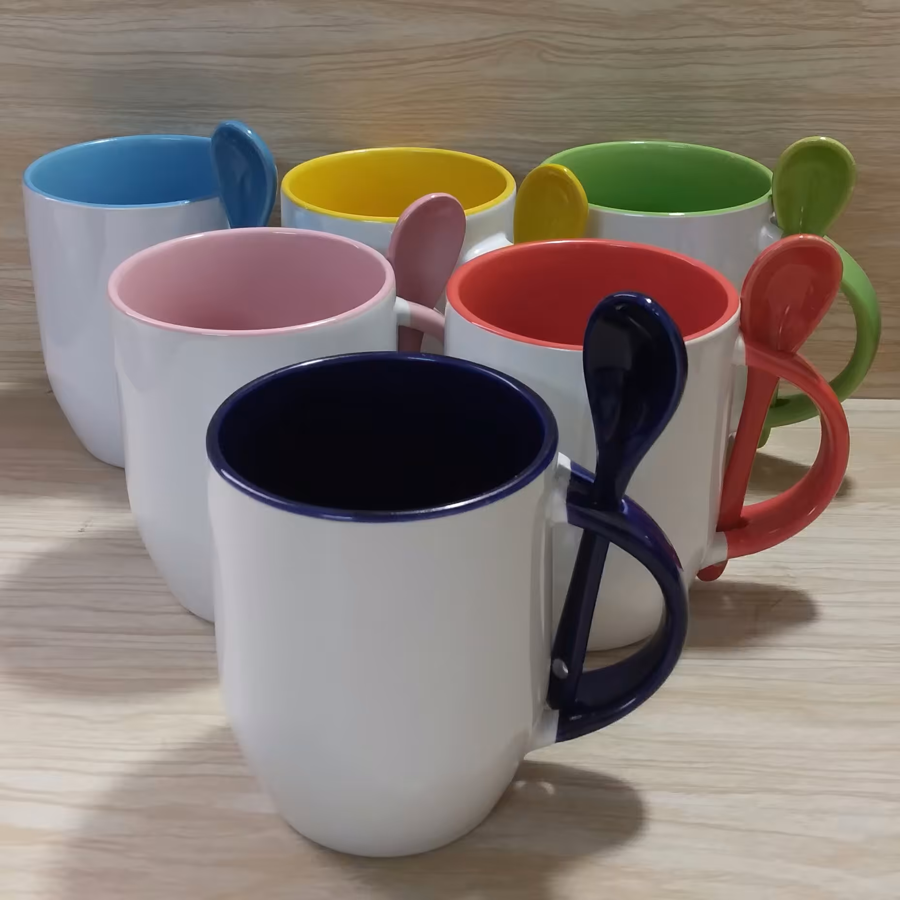 چاپ طرح سفارشی  روی ماگ قاشقدار  دسته و داخل رنگی خمره