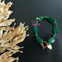 دستبند زنانه عقیق سبز وجید و حدید با قفل و آویز استیل رنگ ثابت