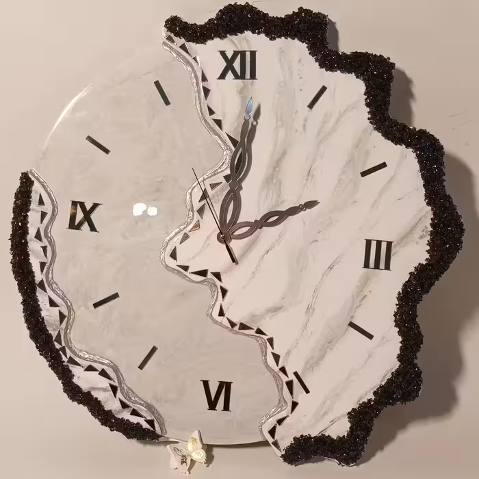 ساعت دفورمه رزینی،موتور آرامگرد،بیس ام دی اف 50سانت،قابل گرد کیری با دستمال مرطوب،قابل سفارش در رنگ های مختلف