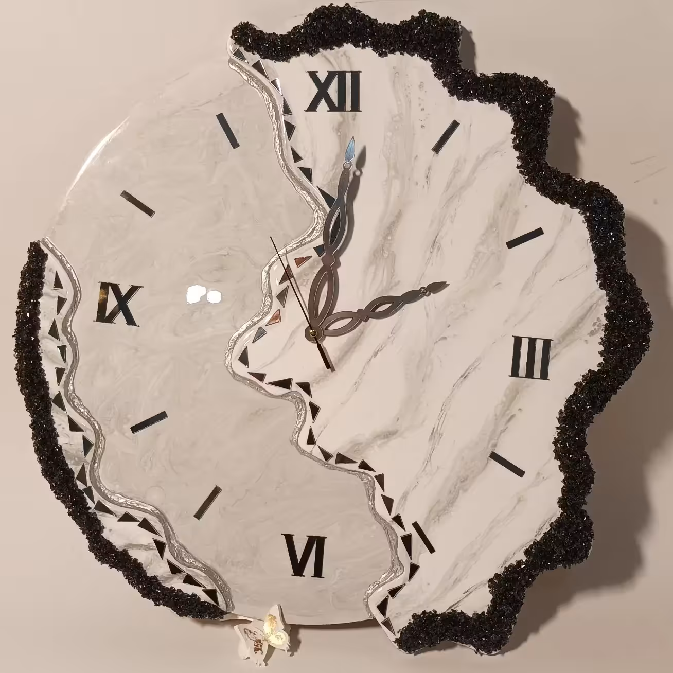 ساعت دفورمه رزینی،موتور آرامگرد،بیس ام دی اف 50سانت،قابل گرد کیری با دستمال مرطوب،قابل سفارش در رنگ های مختلف