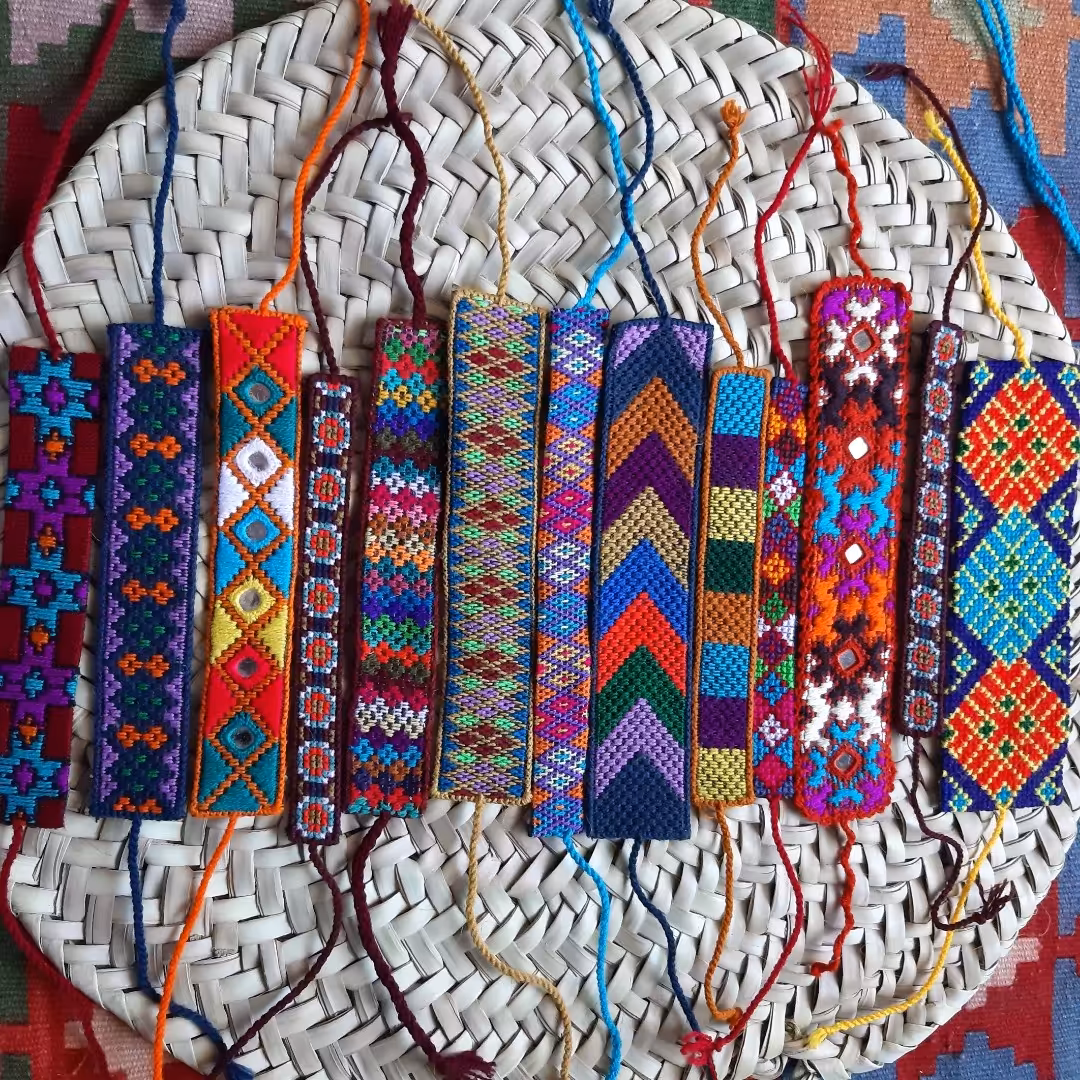 دست بند سوزن دوزی حراج