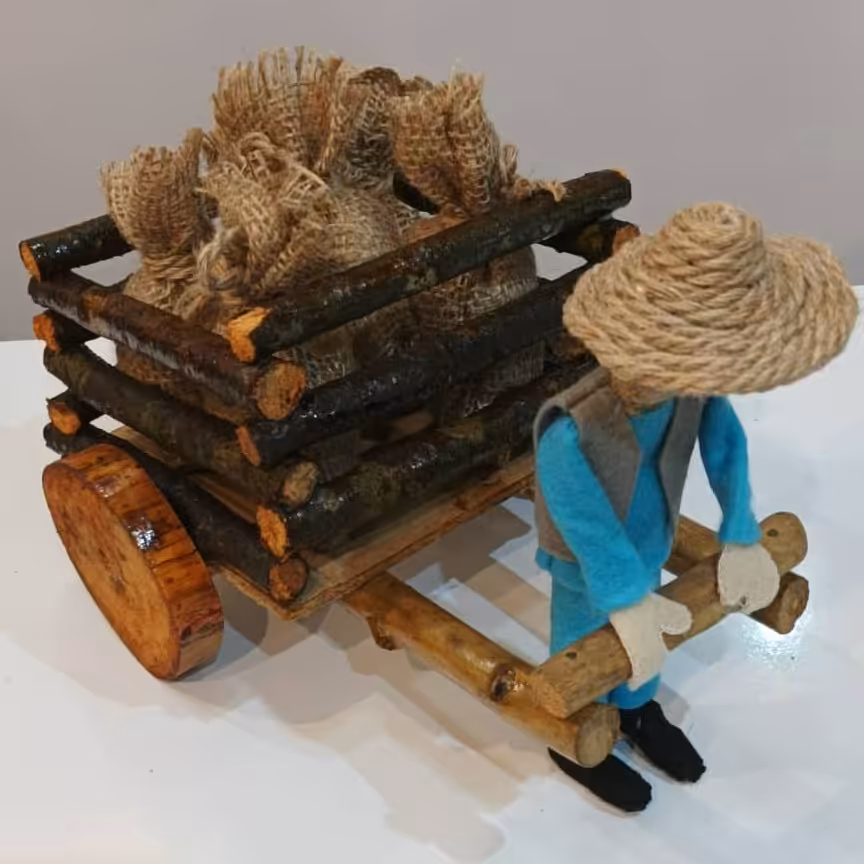 آدمک چوبی به همراه گاری 