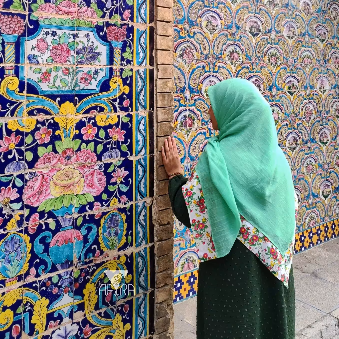 روسری وال اسلپ سبز صابونی حاشیه طرح دار