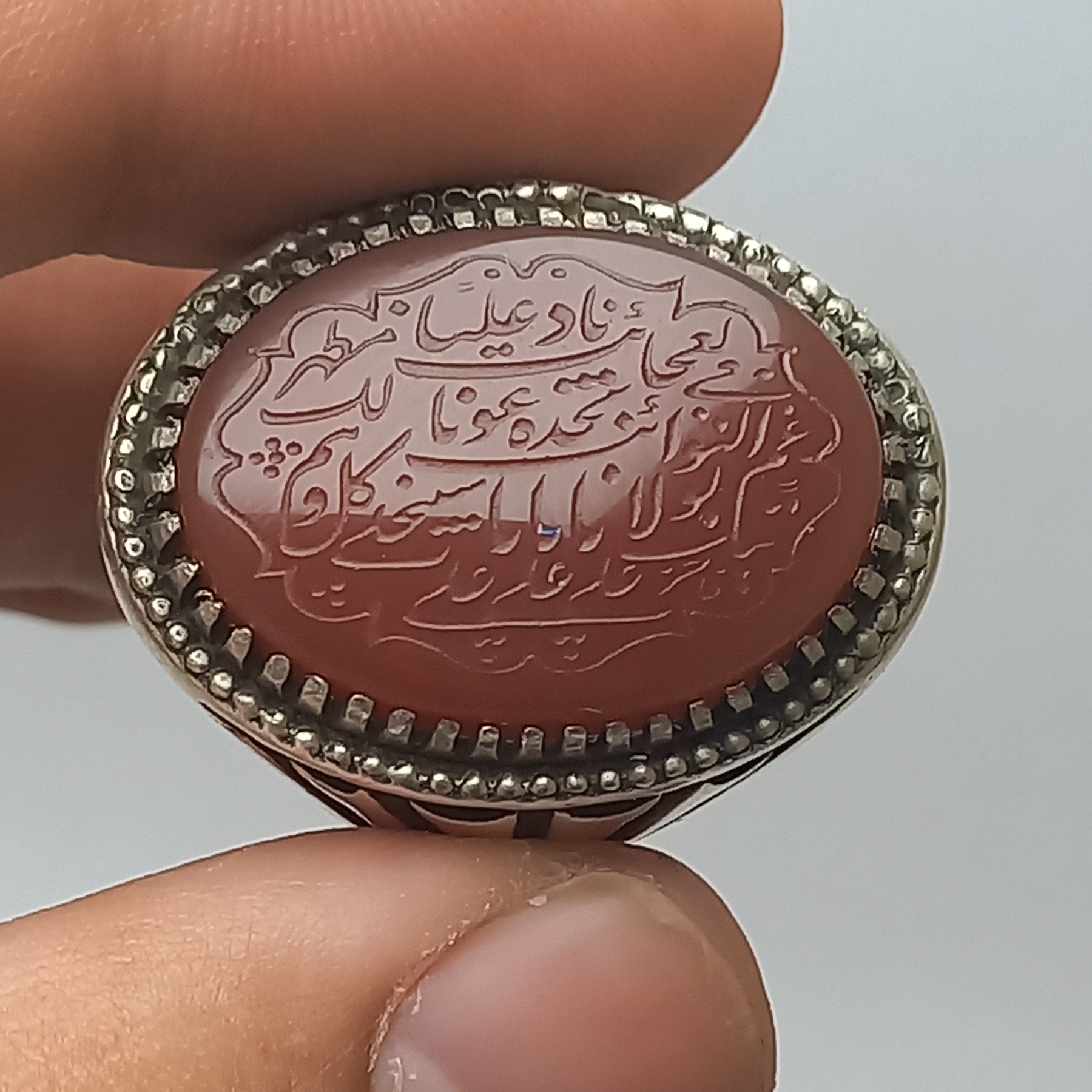 انگشتر عقیق قرمز با حکاکی کار دست به متن نادعلی خط فاخر با رکاب نقره92.5 سفارشی