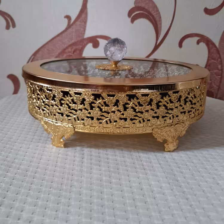 شکلات خوری بیضی طلایی با درب الماسی شکل (فلزی با درب شیشه ای)