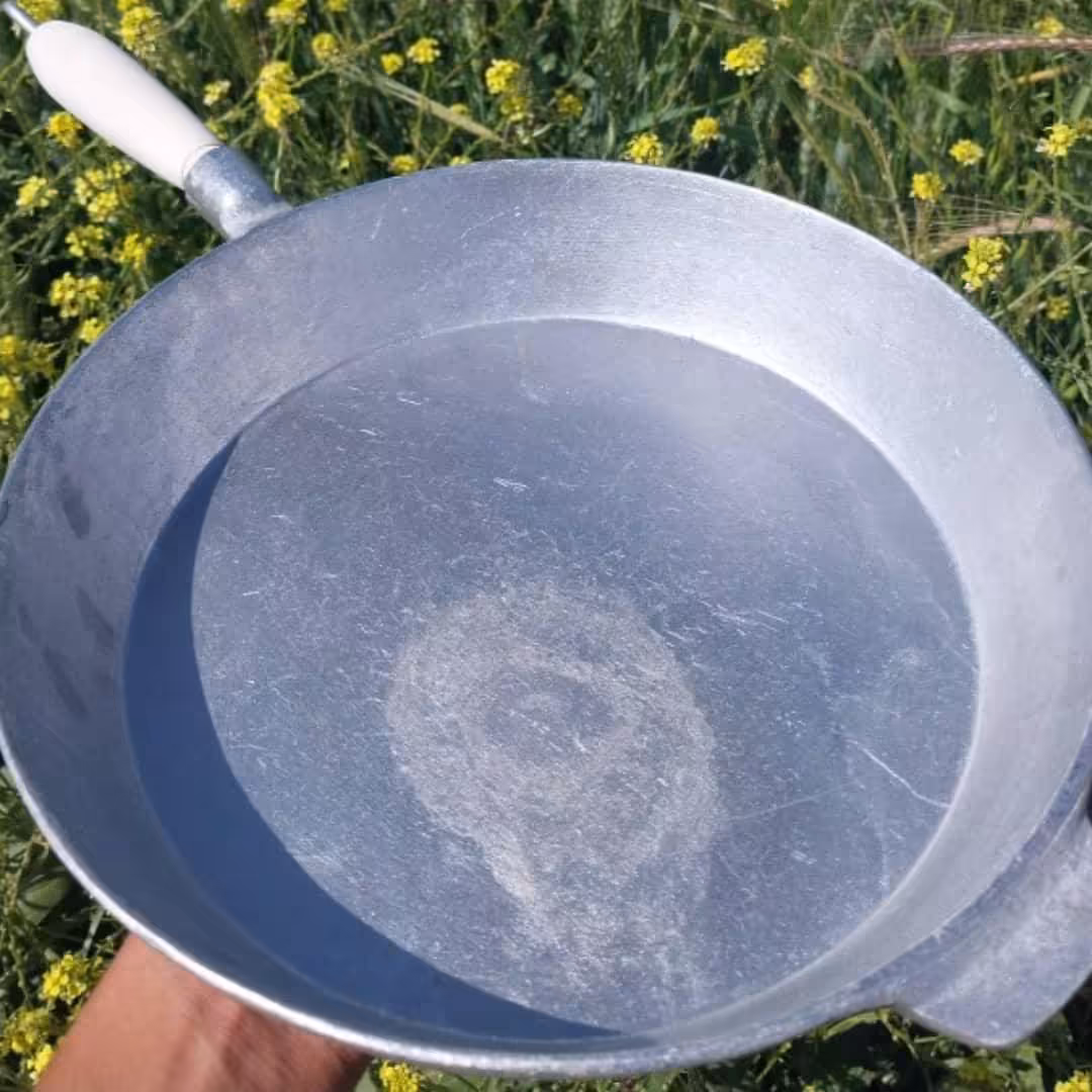 تابه روسی ،دسته چوبی،وزن 1 کیلوگرم
