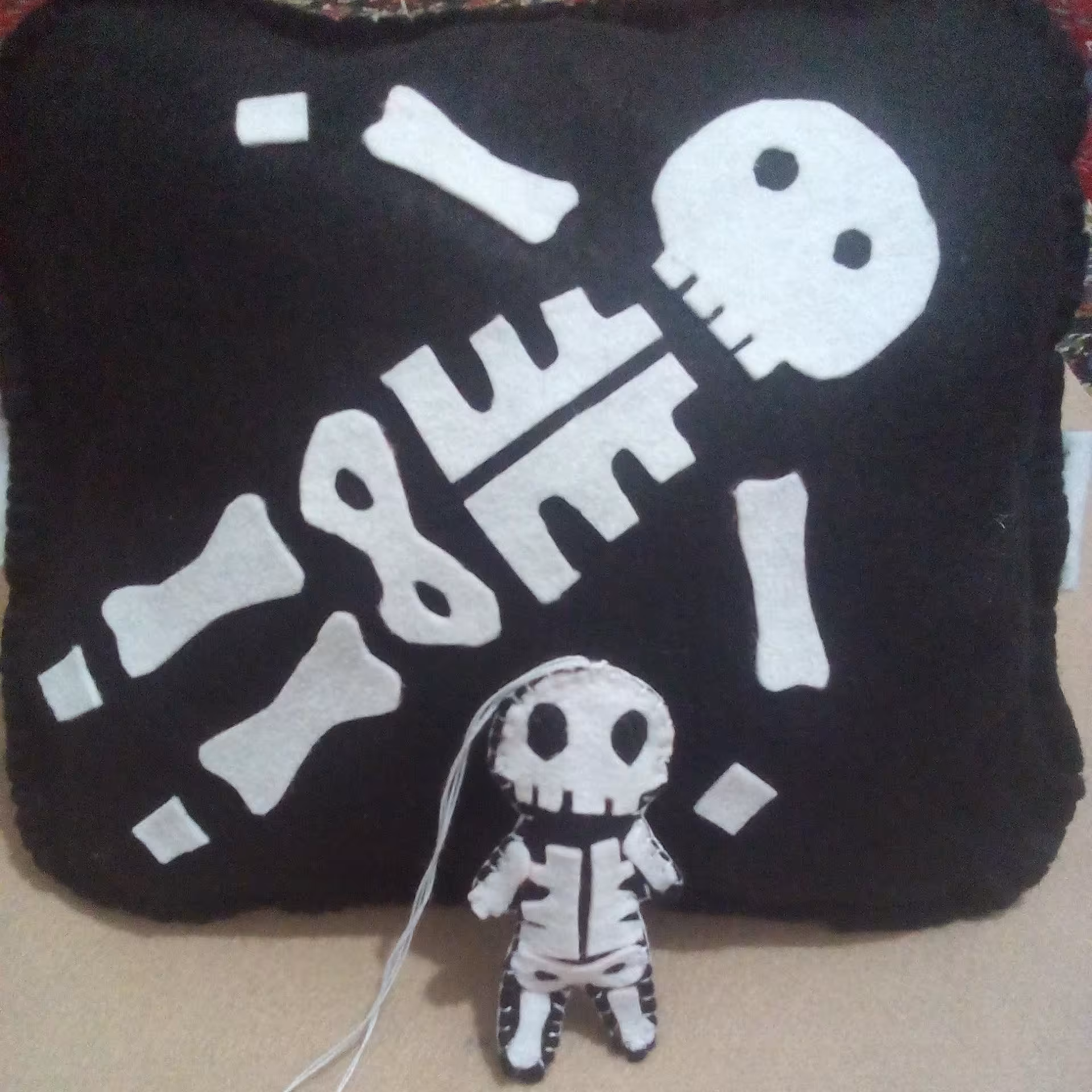 جاکلیدی نمدی/جاسوئیچی نمدی/کوسن نمدی/کوسن نمدی پسرانه/ عروسک اسکلت