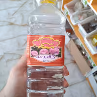 گلاب دو آتیشه اعلا یک لیتری تهیه شده از  گل محمدی درجه یک