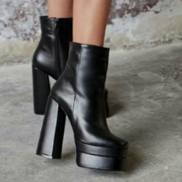 مدل: نیم بت پاشنه 14 سانت جلو لژدار جنس پشت چرم غالب ترک کف بندی طبی داخل استر و کرک ضد آب شیک و راحت با ضمانت