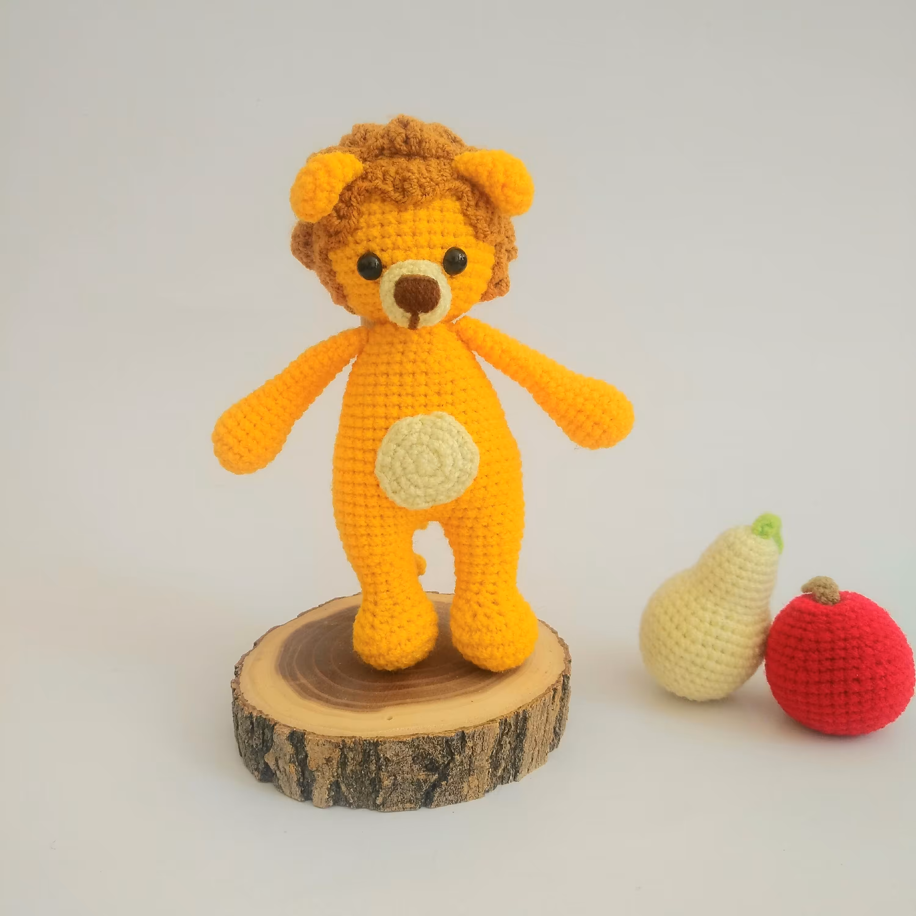 اسباب بازی عروسک بافتنی کاموایی شیر دوست داشتنی